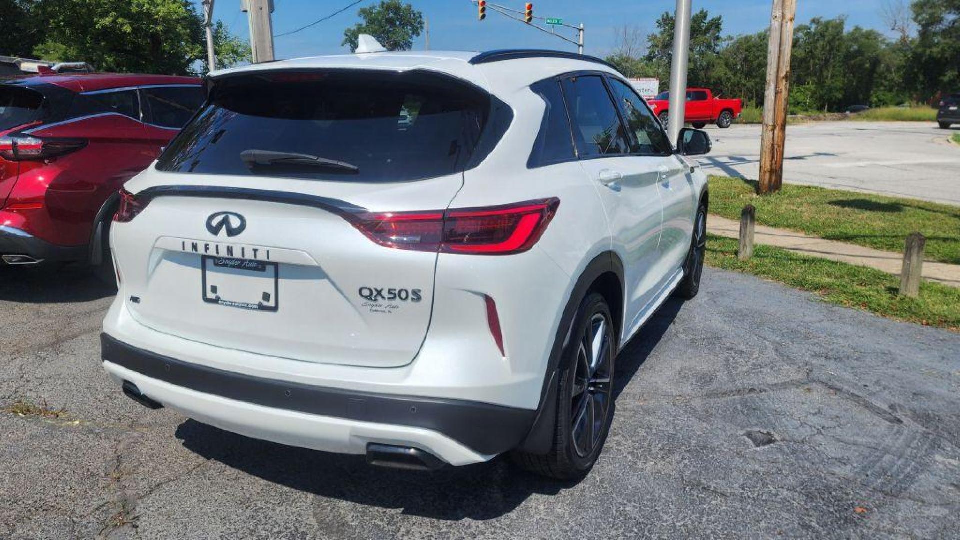 2024 WHITE INFINITI QX50 SPORT - AWD (3PCAJ5FB1RF) with an 2.0L engine, Continuously Variable transmission, located at 101 S. Halleck St., DeMotte, 46310, (219) 987-2922, 41.202343, -87.198189 - Photo#2