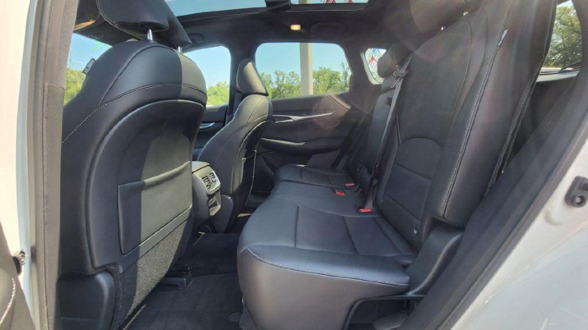 2024 WHITE INFINITI QX50 SPORT - AWD (3PCAJ5FB1RF) with an 2.0L engine, Continuously Variable transmission, located at 101 S. Halleck St., DeMotte, 46310, (219) 987-2922, 41.202343, -87.198189 - Photo#4