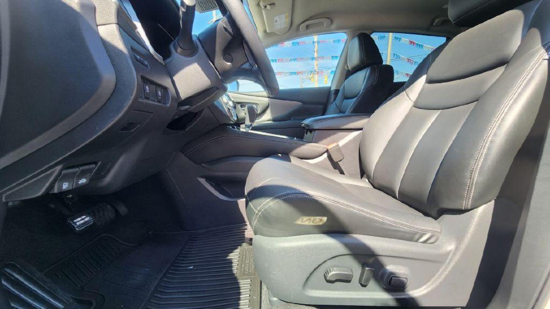 2023 WHITE NISSAN MURANO SV - AWD (5N1AZ2BS8PC) with an 3.5L engine, Automatic transmission, located at 101 S. Halleck St., DeMotte, 46310, (219) 987-2922, 41.202343, -87.198189 - Photo#4