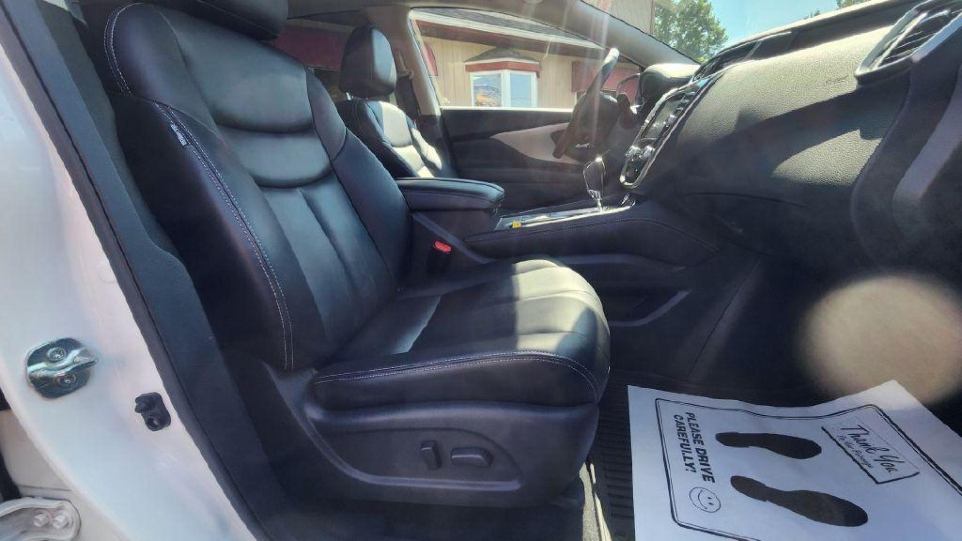 2023 WHITE NISSAN MURANO SV - AWD (5N1AZ2BS8PC) with an 3.5L engine, Automatic transmission, located at 101 S. Halleck St., DeMotte, 46310, (219) 987-2922, 41.202343, -87.198189 - Photo#7