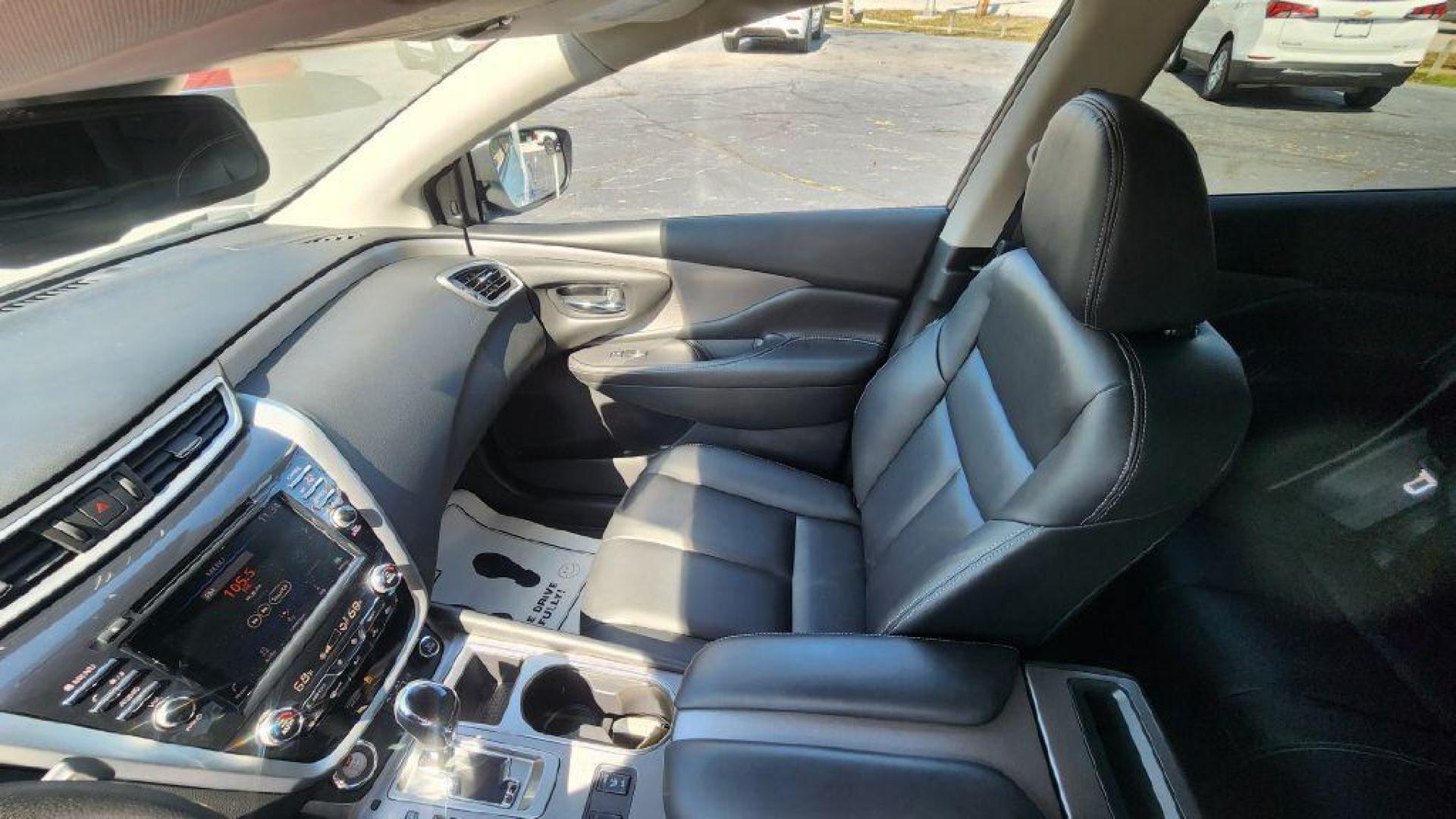 2023 WHITE NISSAN MURANO SV - AWD (5N1AZ2BS8PC) with an 3.5L engine, Automatic transmission, located at 101 S. Halleck St., DeMotte, 46310, (219) 987-2922, 41.202343, -87.198189 - Photo#9