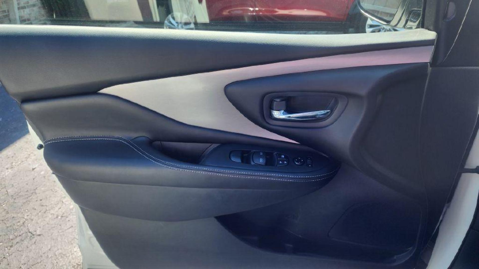 2023 WHITE NISSAN MURANO SV - AWD (5N1AZ2BS8PC) with an 3.5L engine, Automatic transmission, located at 101 S. Halleck St., DeMotte, 46310, (219) 987-2922, 41.202343, -87.198189 - Photo#16