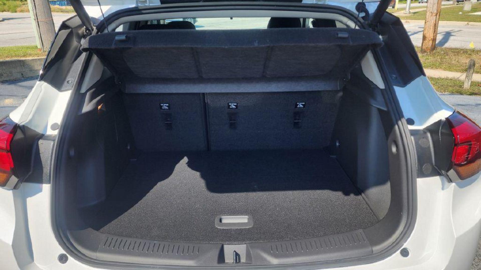 2023 WHITE BUICK ENCORE GX SELECT - AWD (KL4MMESL7PB) with an 1.3L engine, Automatic transmission, located at 101 S. Halleck St., DeMotte, 46310, (219) 987-2922, 41.202343, -87.198189 - Photo#19