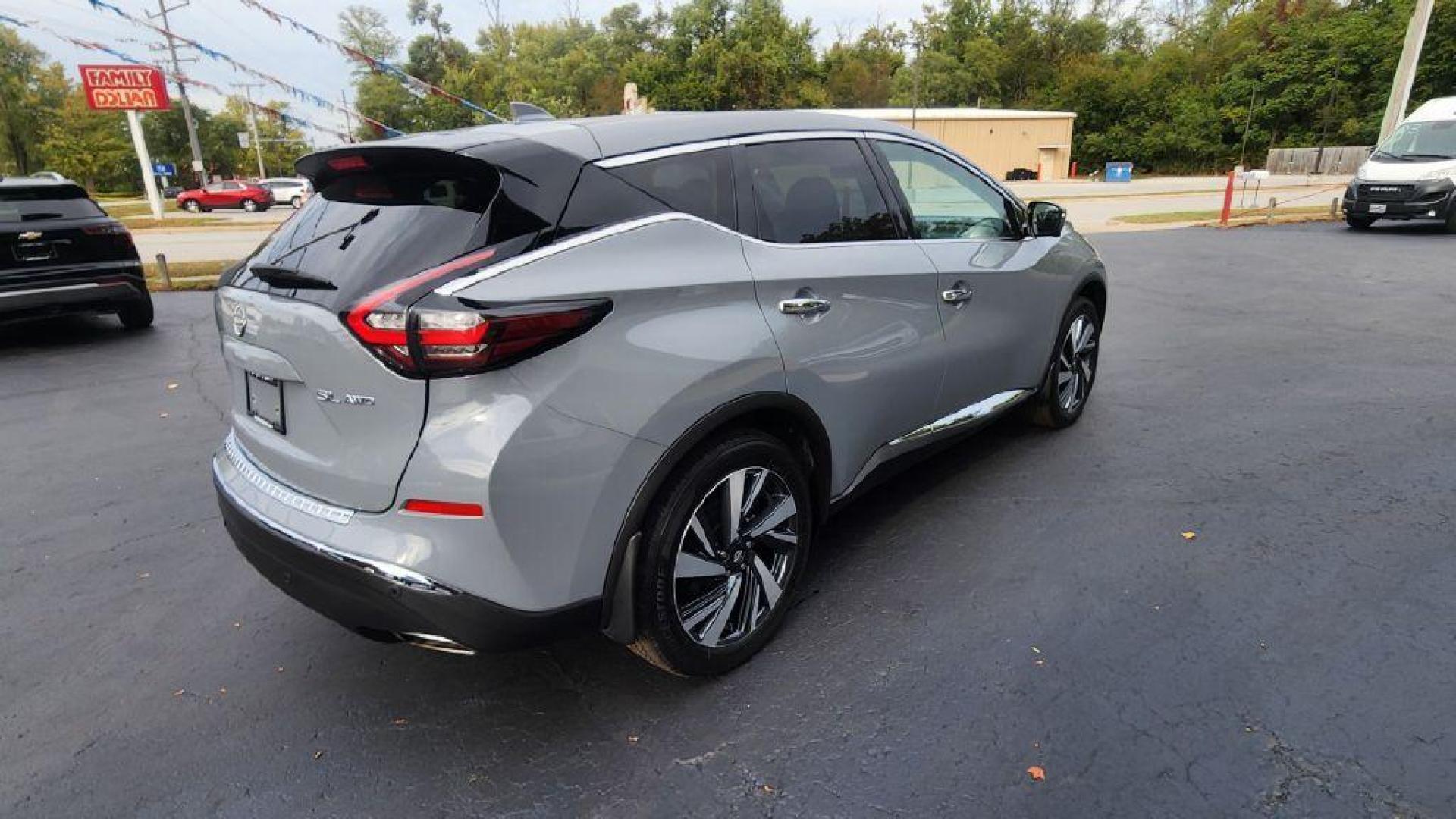 2024 GRAY NISSAN MURANO SL - AWD (5N1AZ2CS8RC) with an 3.5L engine, Continuously Variable transmission, located at 101 S. Halleck St., DeMotte, 46310, (219) 987-2922, 41.202343, -87.198189 - Photo#2