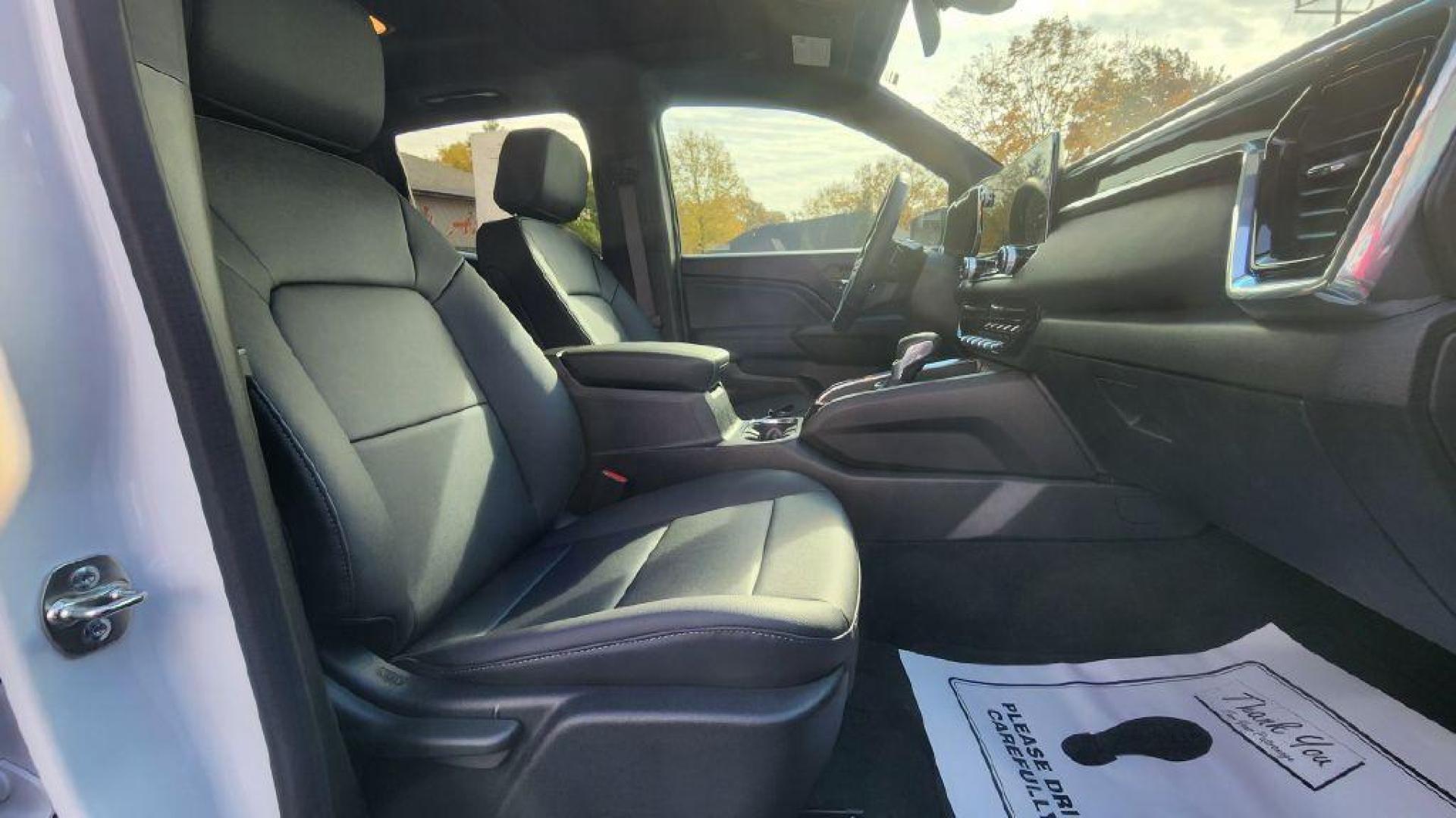 2024 WHITE GMC CANYON ELEVATION - 4WD (1GTP6BEKXR1) with an 2.7L engine, Automatic transmission, located at 101 S. Halleck St., DeMotte, 46310, (219) 987-2922, 41.202343, -87.198189 - Photo#7