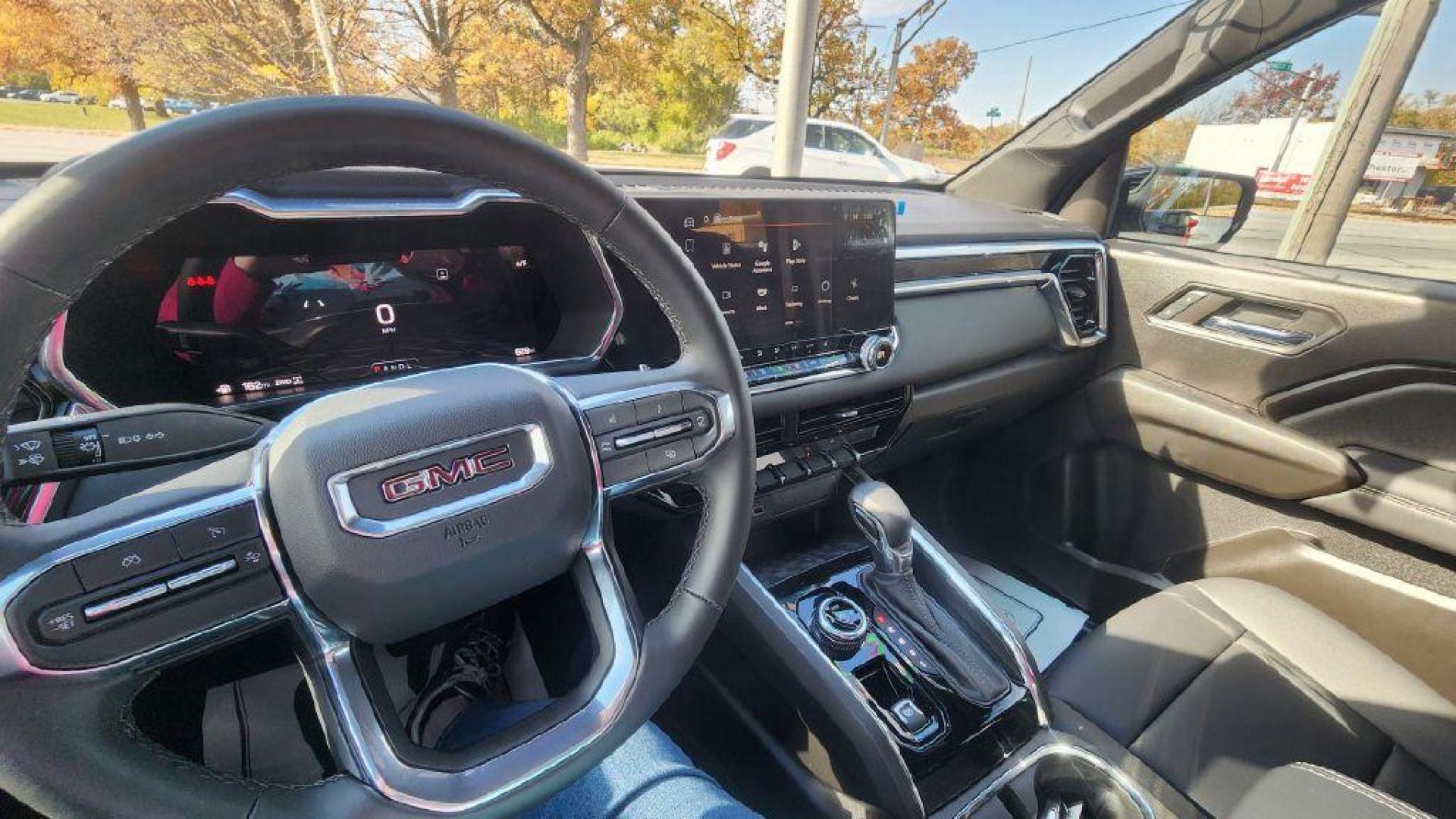2024 WHITE GMC CANYON ELEVATION - 4WD (1GTP6BEKXR1) with an 2.7L engine, Automatic transmission, located at 101 S. Halleck St., DeMotte, 46310, (219) 987-2922, 41.202343, -87.198189 - Photo#8