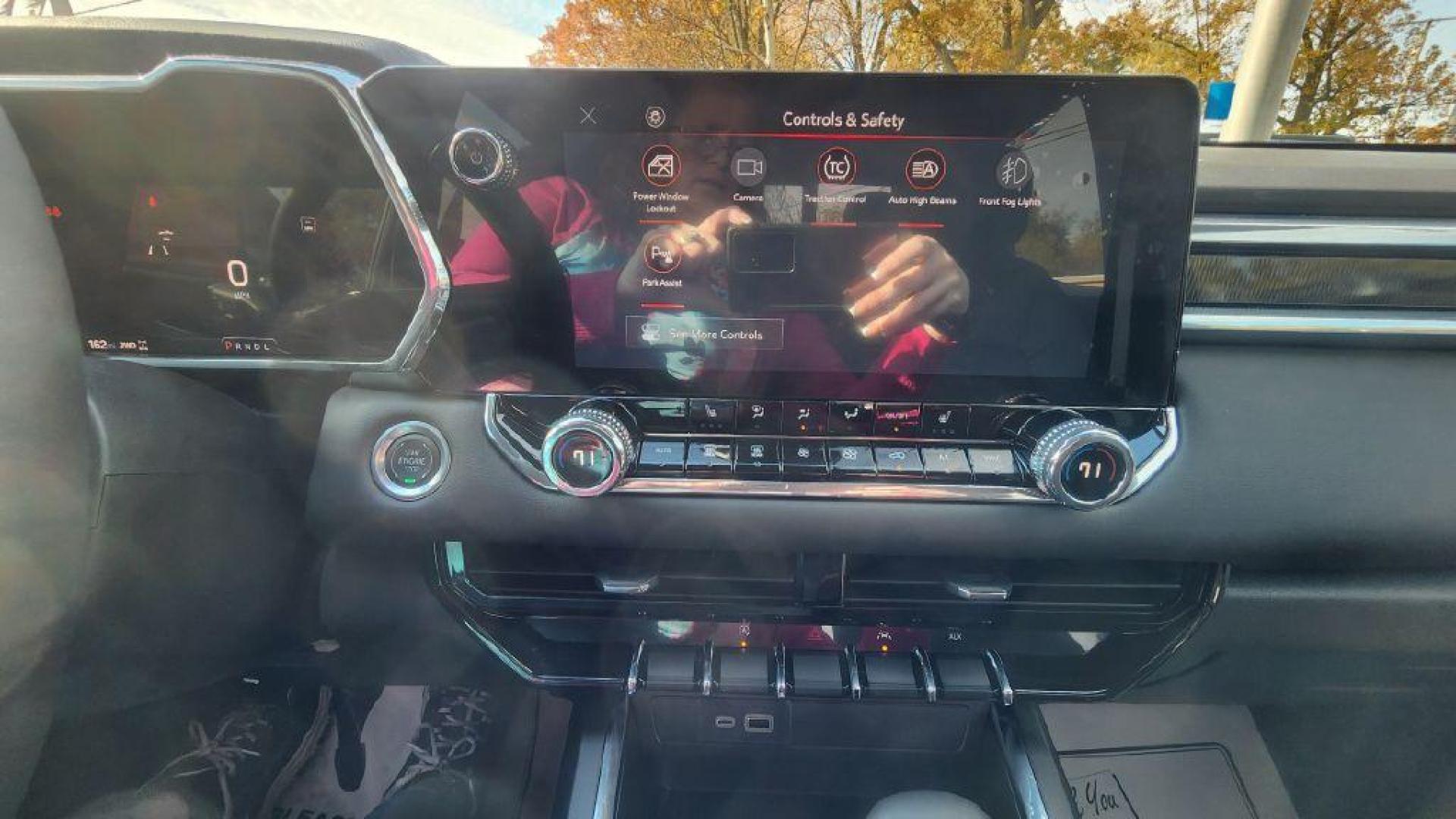 2024 WHITE GMC CANYON ELEVATION - 4WD (1GTP6BEKXR1) with an 2.7L engine, Automatic transmission, located at 101 S. Halleck St., DeMotte, 46310, (219) 987-2922, 41.202343, -87.198189 - Photo#14