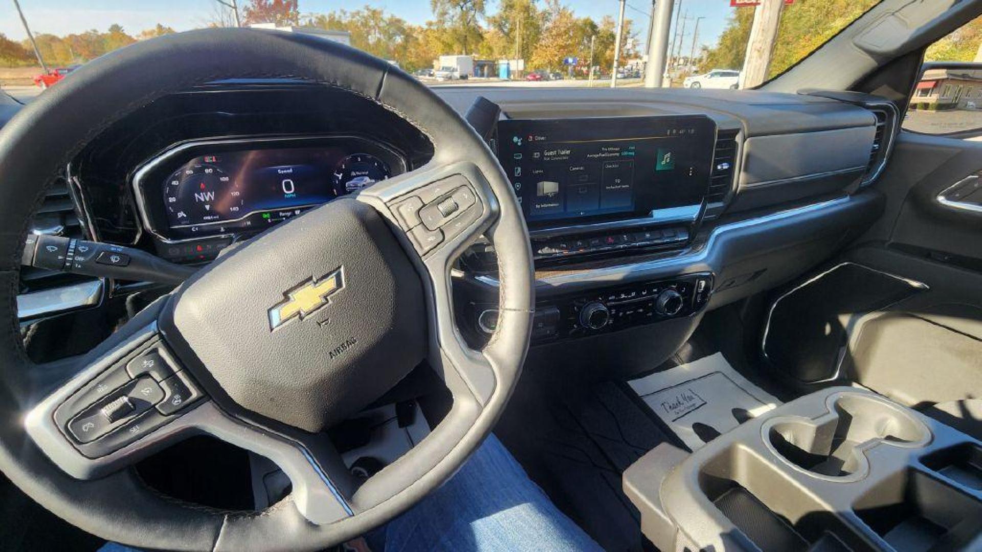 2024 GRAY CHEVROLET SILVERADO 1500 LT - 4WD (1GCUDDEDXRZ) with an 5.3L engine, Automatic transmission, located at 101 S. Halleck St., DeMotte, 46310, (219) 987-2922, 41.202343, -87.198189 - Photo#8
