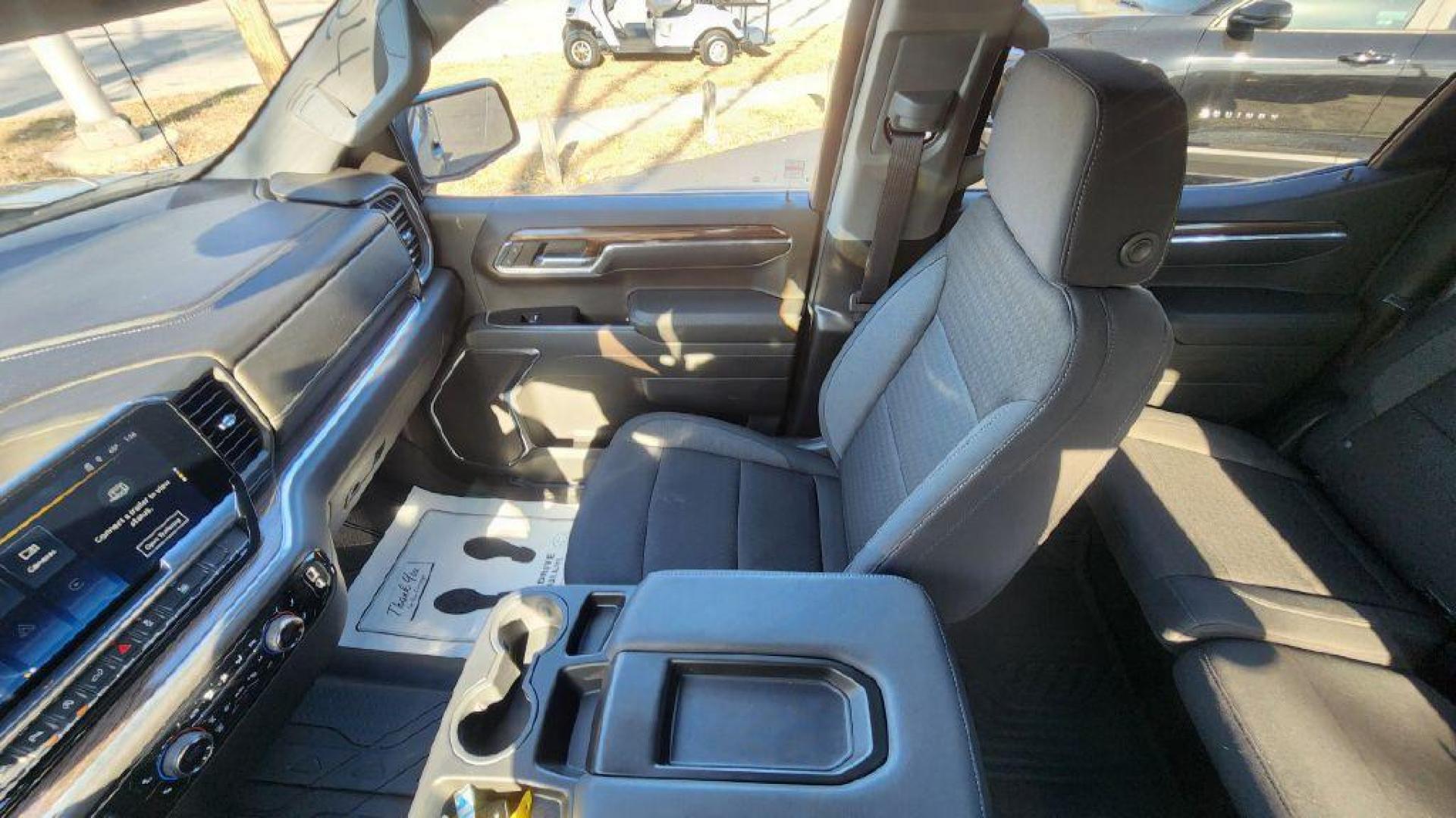 2024 GRAY CHEVROLET SILVERADO 1500 LT - 4WD (1GCUDDEDXRZ) with an 5.3L engine, Automatic transmission, located at 101 S. Halleck St., DeMotte, 46310, (219) 987-2922, 41.202343, -87.198189 - Photo#11