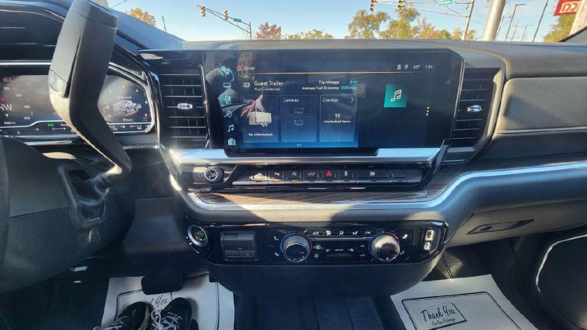 2024 GRAY CHEVROLET SILVERADO 1500 LT - 4WD (1GCUDDEDXRZ) with an 5.3L engine, Automatic transmission, located at 101 S. Halleck St., DeMotte, 46310, (219) 987-2922, 41.202343, -87.198189 - Photo#12