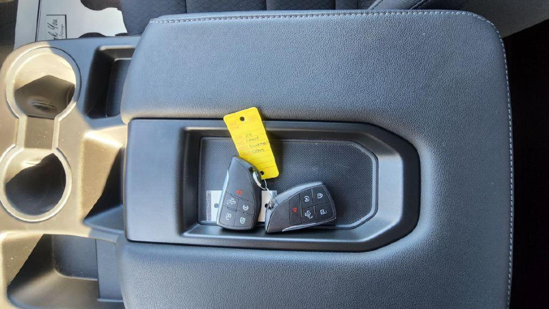 2024 GRAY CHEVROLET SILVERADO 1500 LT - 4WD (1GCUDDEDXRZ) with an 5.3L engine, Automatic transmission, located at 101 S. Halleck St., DeMotte, 46310, (219) 987-2922, 41.202343, -87.198189 - Photo#17