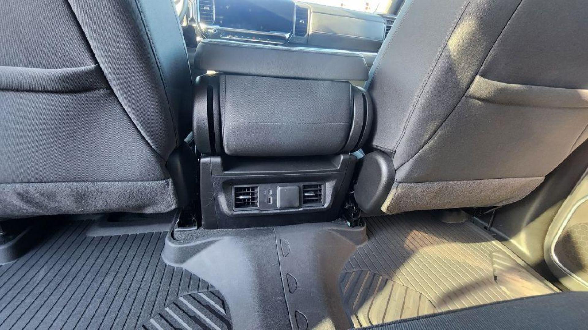 2024 GRAY CHEVROLET SILVERADO 1500 LT - 4WD (1GCUDDEDXRZ) with an 5.3L engine, Automatic transmission, located at 101 S. Halleck St., DeMotte, 46310, (219) 987-2922, 41.202343, -87.198189 - Photo#20