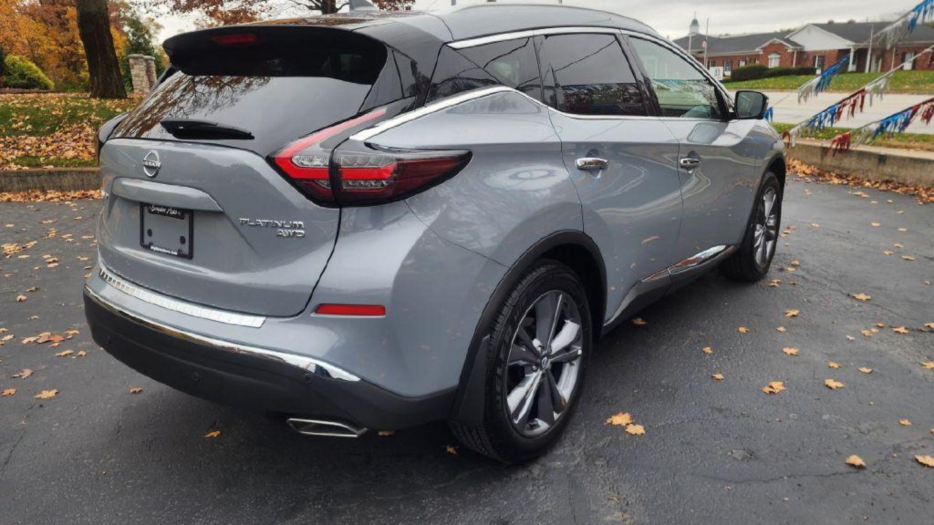 2024 GRAY NISSAN MURANO PLATINUM - AWD (5N1AZ2DSXRC) with an 3.5L engine, Continuously Variable transmission, located at 101 S. Halleck St., DeMotte, 46310, (219) 987-2922, 41.202343, -87.198189 - Photo#2