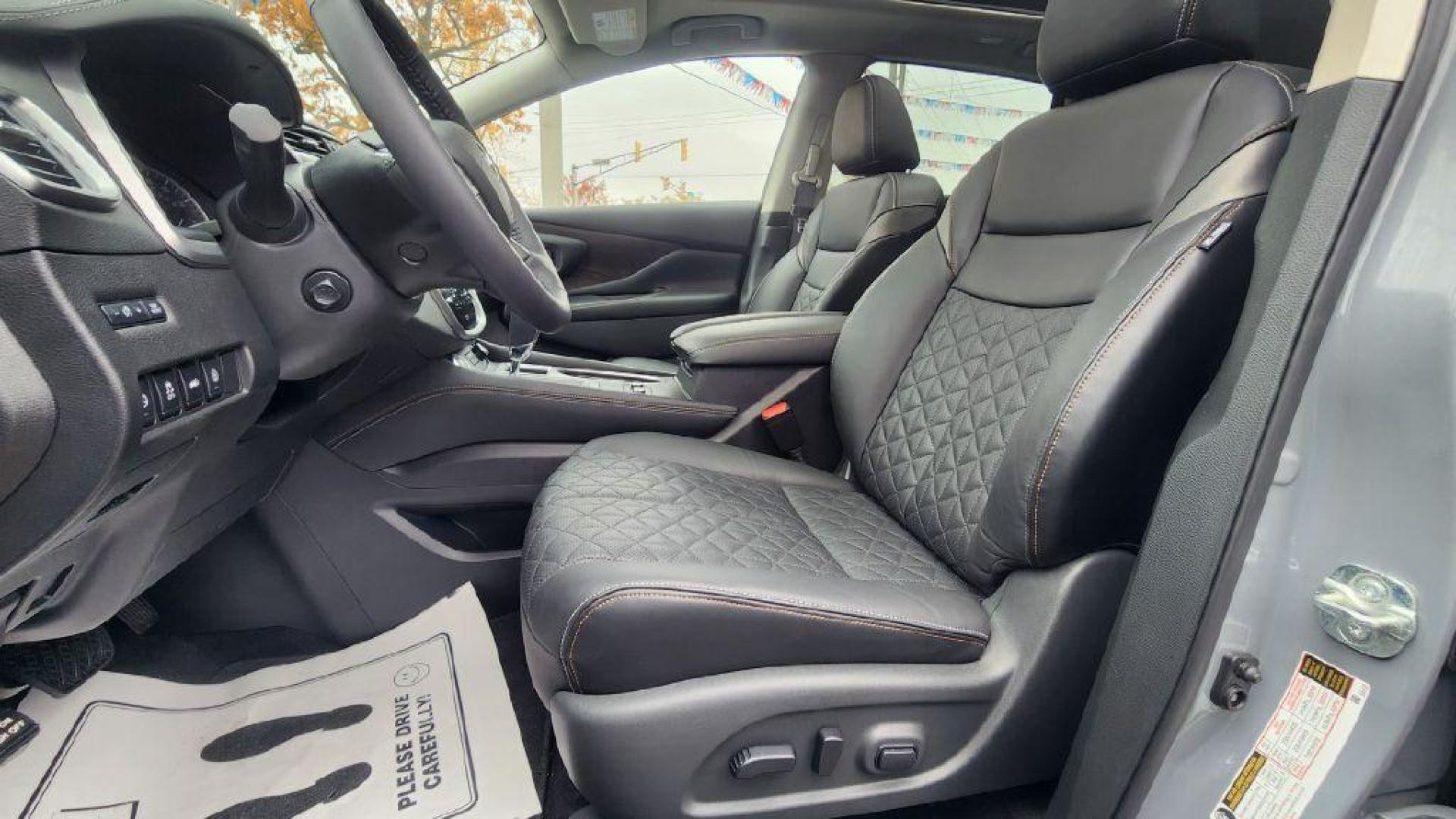 2024 GRAY NISSAN MURANO PLATINUM - AWD (5N1AZ2DSXRC) with an 3.5L engine, Continuously Variable transmission, located at 101 S. Halleck St., DeMotte, 46310, (219) 987-2922, 41.202343, -87.198189 - Photo#4