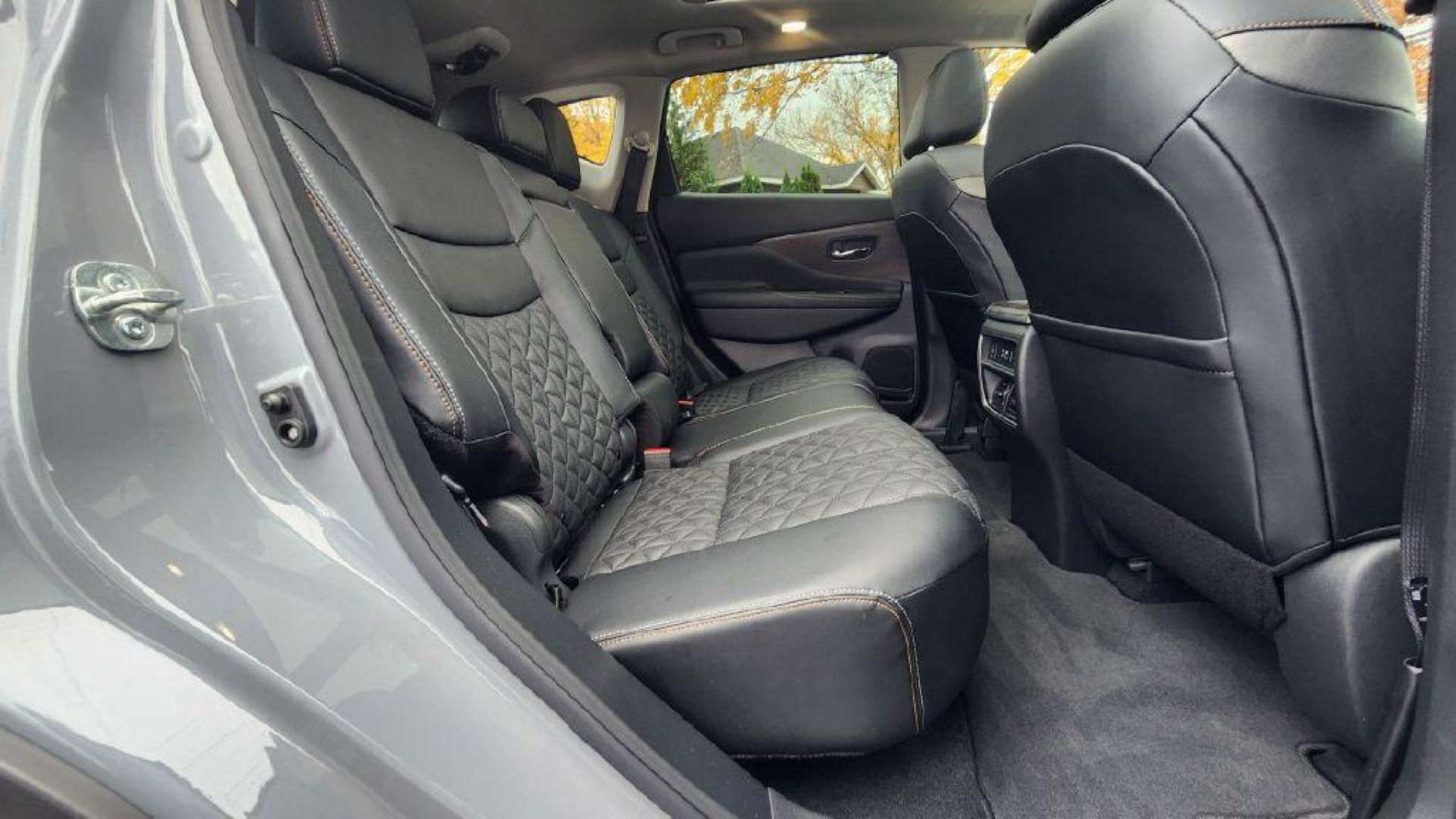 2024 GRAY NISSAN MURANO PLATINUM - AWD (5N1AZ2DSXRC) with an 3.5L engine, Continuously Variable transmission, located at 101 S. Halleck St., DeMotte, 46310, (219) 987-2922, 41.202343, -87.198189 - Photo#6