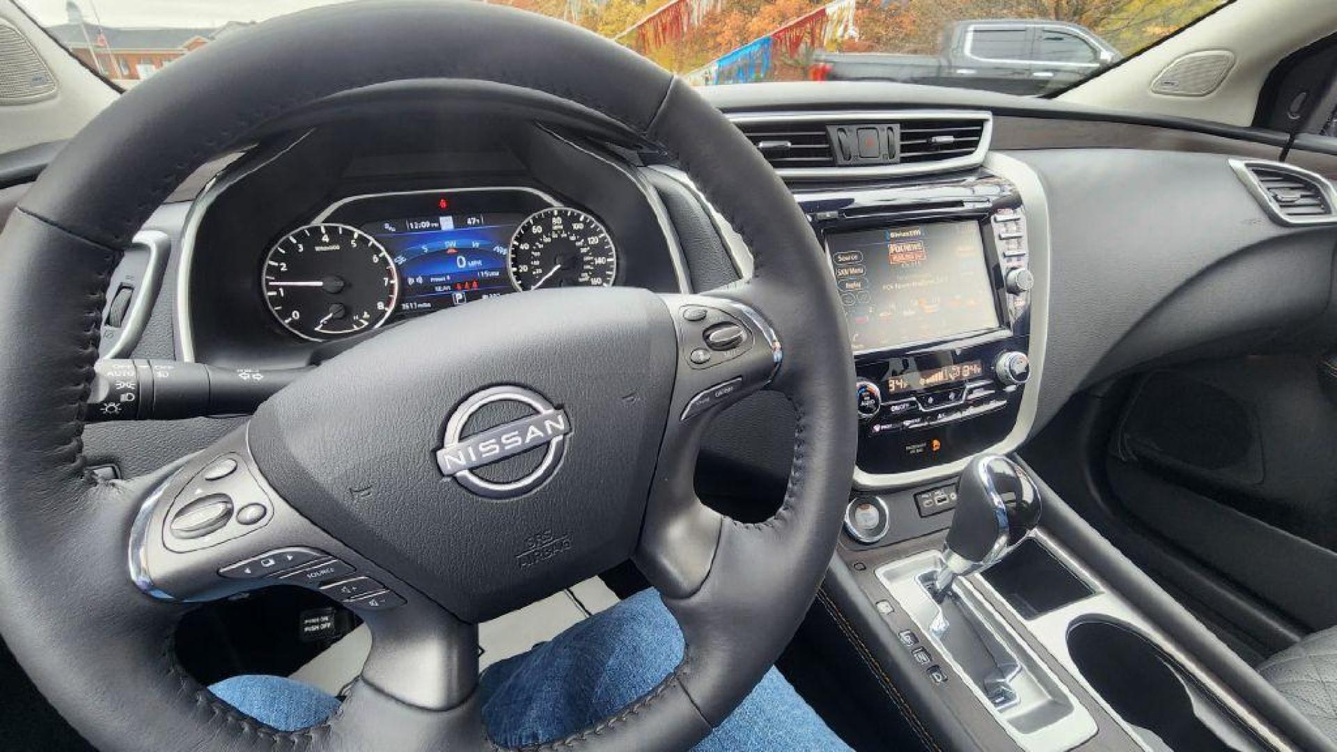 2024 GRAY NISSAN MURANO PLATINUM - AWD (5N1AZ2DSXRC) with an 3.5L engine, Continuously Variable transmission, located at 101 S. Halleck St., DeMotte, 46310, (219) 987-2922, 41.202343, -87.198189 - Photo#8