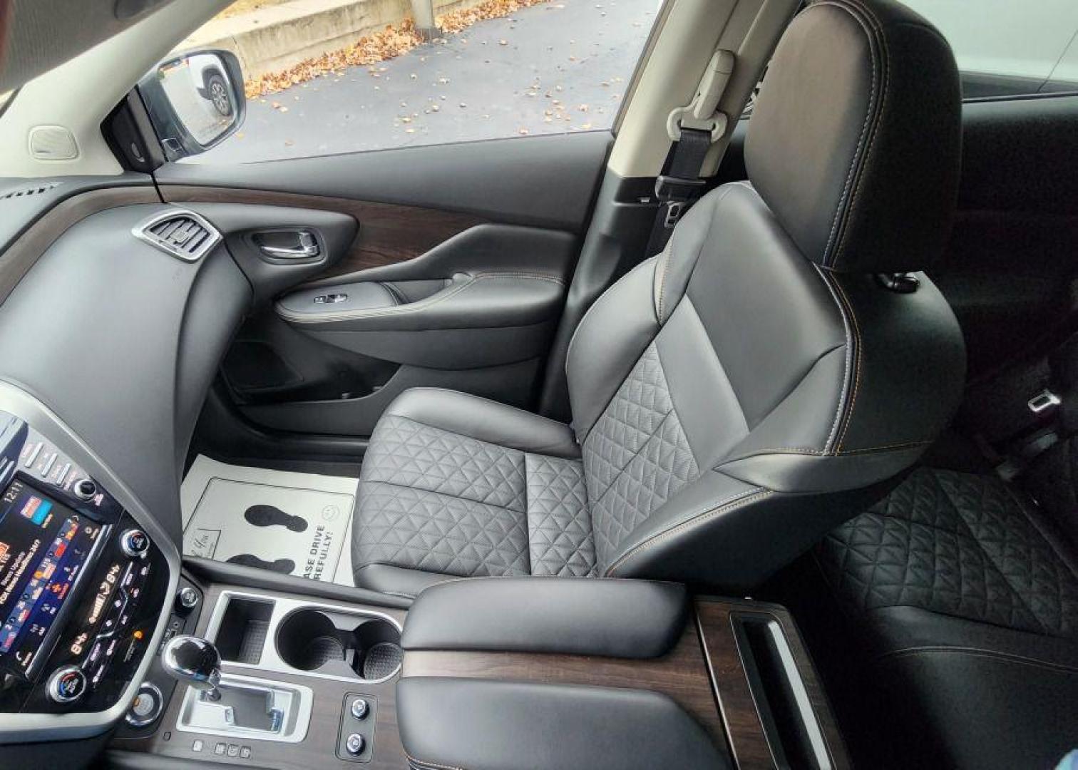 2024 GRAY NISSAN MURANO PLATINUM - AWD (5N1AZ2DSXRC) with an 3.5L engine, Continuously Variable transmission, located at 101 S. Halleck St., DeMotte, 46310, (219) 987-2922, 41.202343, -87.198189 - Photo#9