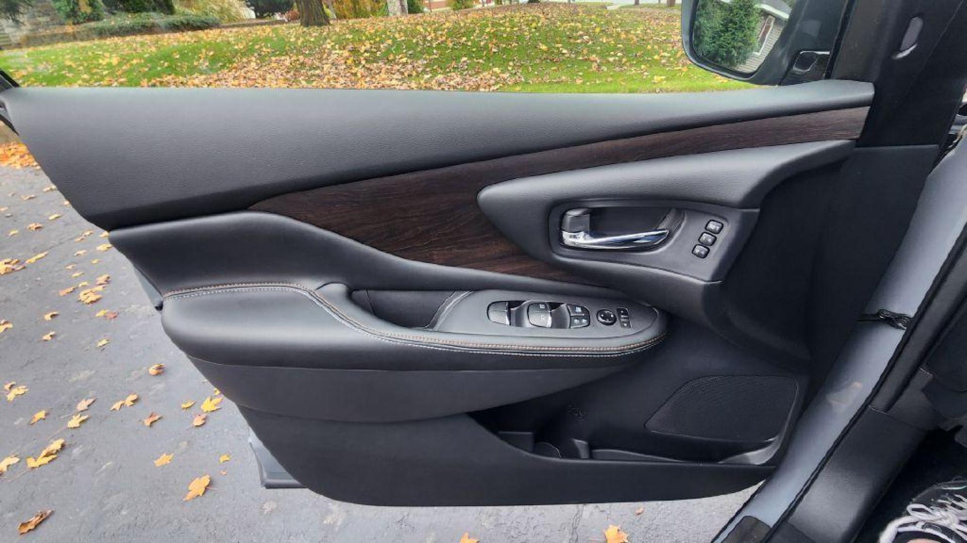 2024 GRAY NISSAN MURANO PLATINUM - AWD (5N1AZ2DSXRC) with an 3.5L engine, Continuously Variable transmission, located at 101 S. Halleck St., DeMotte, 46310, (219) 987-2922, 41.202343, -87.198189 - Photo#18