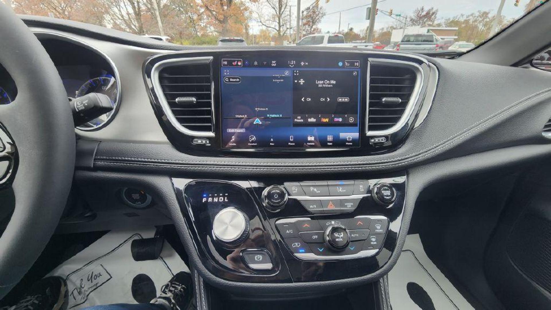 2024 SILVER CHRYSLER PACIFICA LIMITED (2C4RC1GG9RR) with an 3.6L engine, Automatic transmission, located at 101 S. Halleck St., DeMotte, 46310, (219) 987-2922, 41.202343, -87.198189 - Photo#14