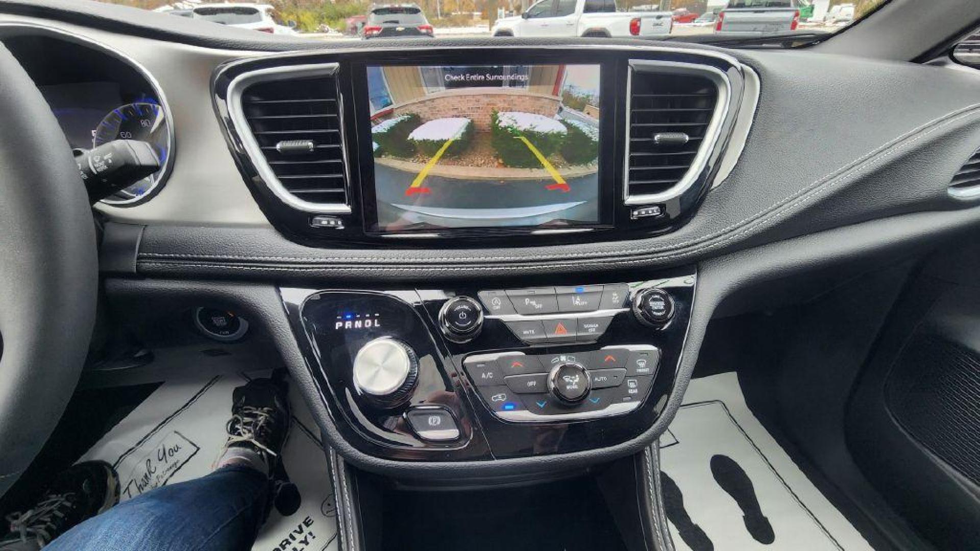 2024 SILVER CHRYSLER PACIFICA LIMITED (2C4RC1GG9RR) with an 3.6L engine, Automatic transmission, located at 101 S. Halleck St., DeMotte, 46310, (219) 987-2922, 41.202343, -87.198189 - Photo#15