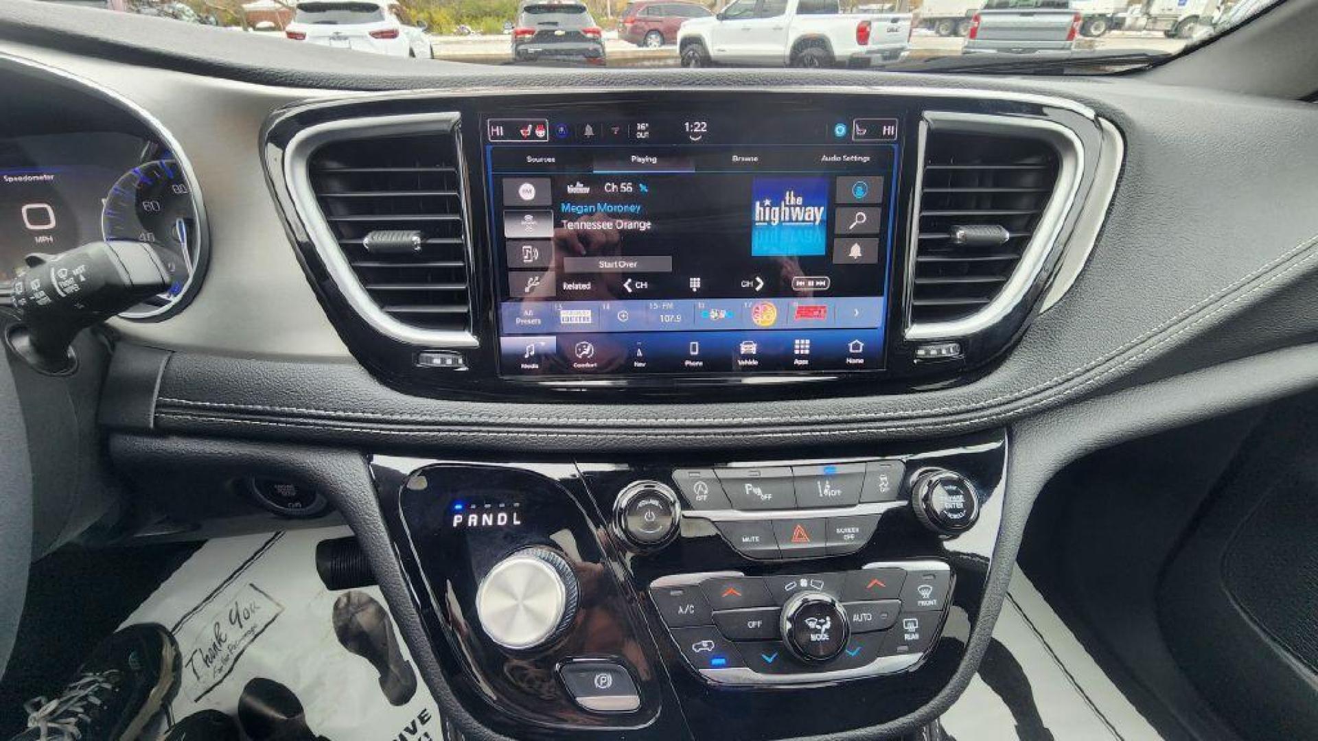 2024 SILVER CHRYSLER PACIFICA LIMITED (2C4RC1GG9RR) with an 3.6L engine, Automatic transmission, located at 101 S. Halleck St., DeMotte, 46310, (219) 987-2922, 41.202343, -87.198189 - Photo#17