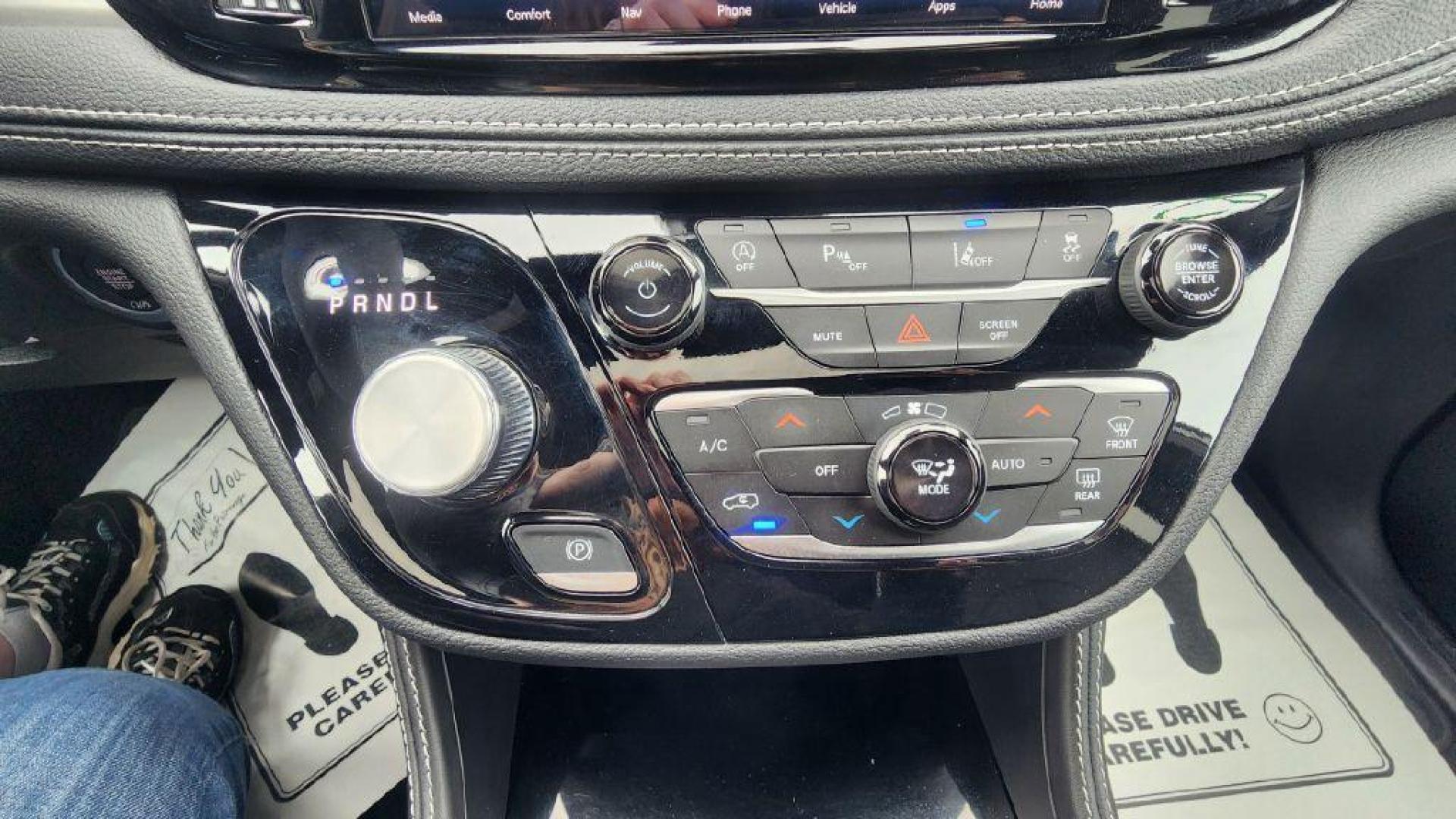 2024 SILVER CHRYSLER PACIFICA LIMITED (2C4RC1GG9RR) with an 3.6L engine, Automatic transmission, located at 101 S. Halleck St., DeMotte, 46310, (219) 987-2922, 41.202343, -87.198189 - Photo#18