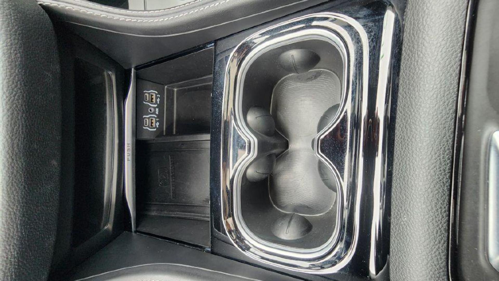 2024 SILVER CHRYSLER PACIFICA LIMITED (2C4RC1GG9RR) with an 3.6L engine, Automatic transmission, located at 101 S. Halleck St., DeMotte, 46310, (219) 987-2922, 41.202343, -87.198189 - Photo#19