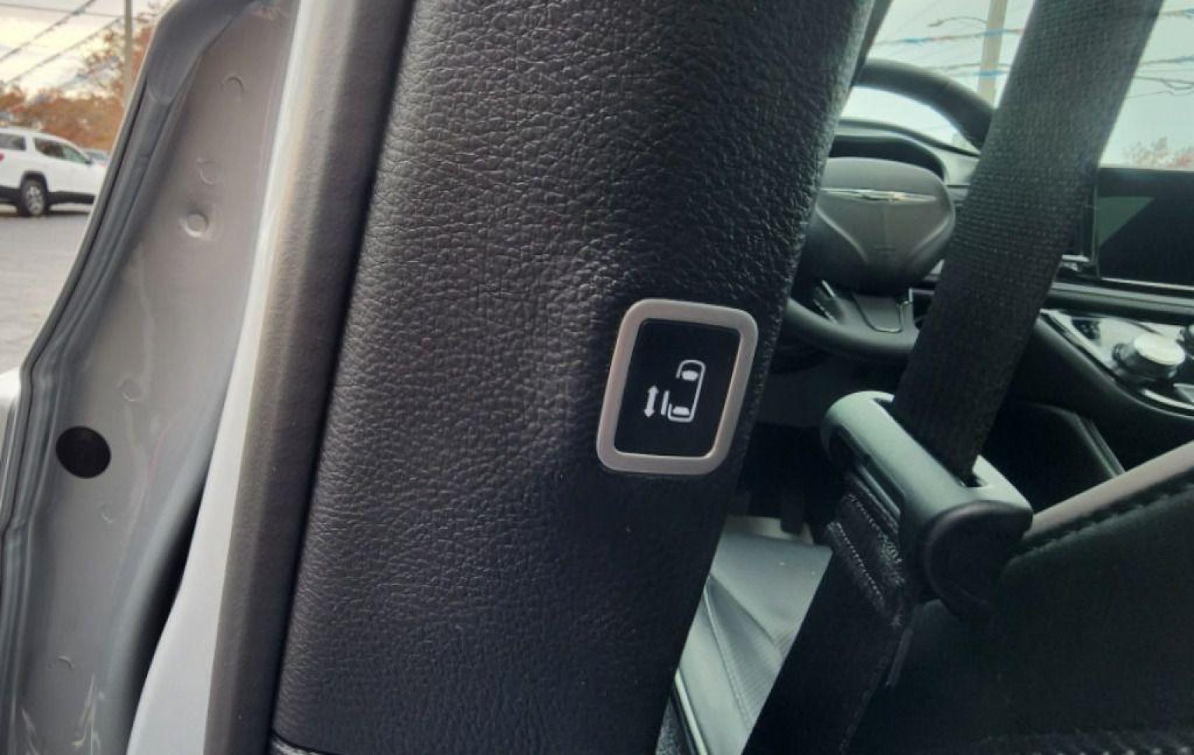 2024 SILVER CHRYSLER PACIFICA LIMITED (2C4RC1GG9RR) with an 3.6L engine, Automatic transmission, located at 101 S. Halleck St., DeMotte, 46310, (219) 987-2922, 41.202343, -87.198189 - Photo#26