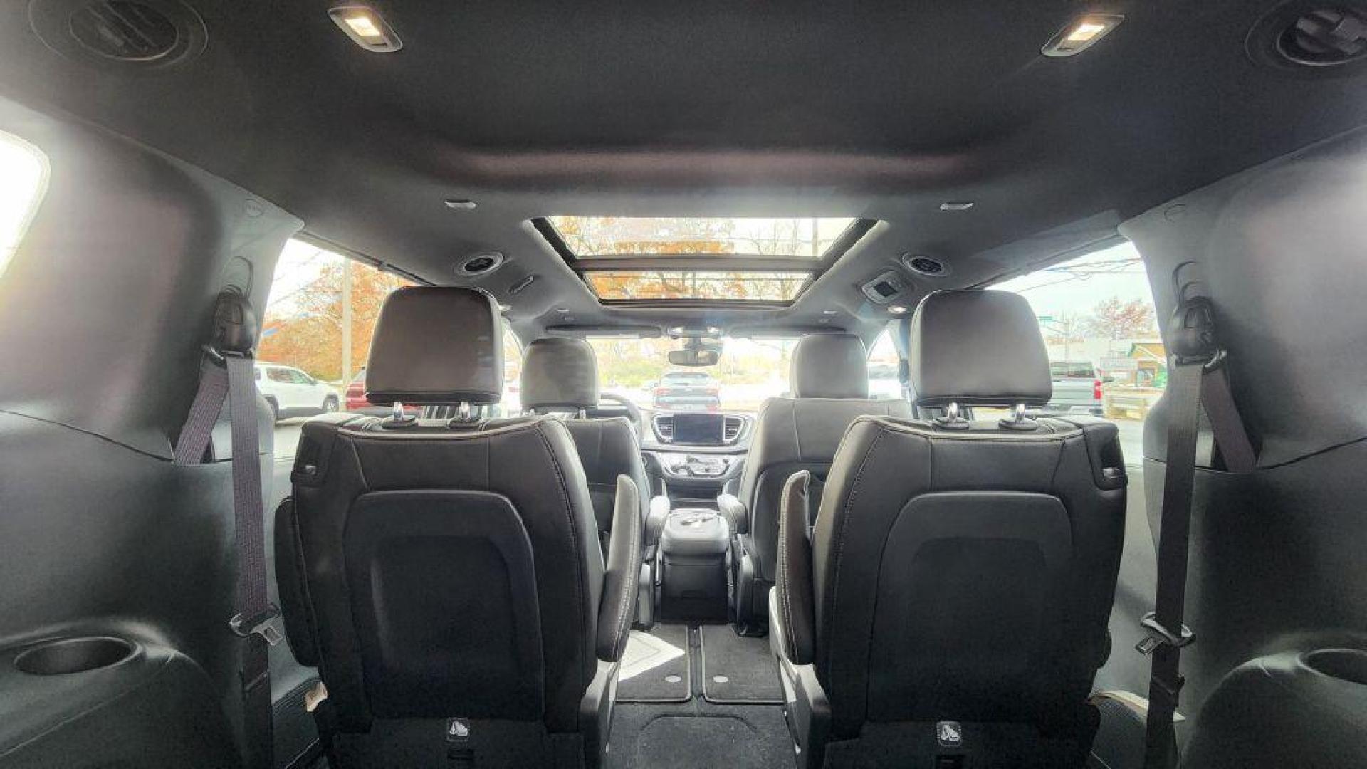 2024 SILVER CHRYSLER PACIFICA LIMITED (2C4RC1GG9RR) with an 3.6L engine, Automatic transmission, located at 101 S. Halleck St., DeMotte, 46310, (219) 987-2922, 41.202343, -87.198189 - Photo#27