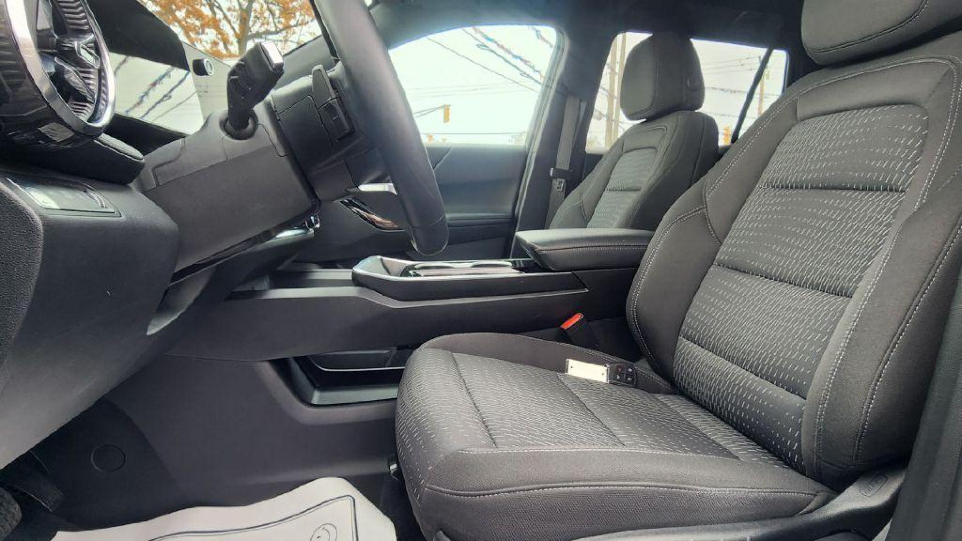 2025 GRAY CHEVROLET EQUINOX LT - AWD (3GNAXPEG5SL) with an 1.5L engine, Automatic transmission, located at 101 S. Halleck St., DeMotte, 46310, (219) 987-2922, 41.202343, -87.198189 - Photo#4