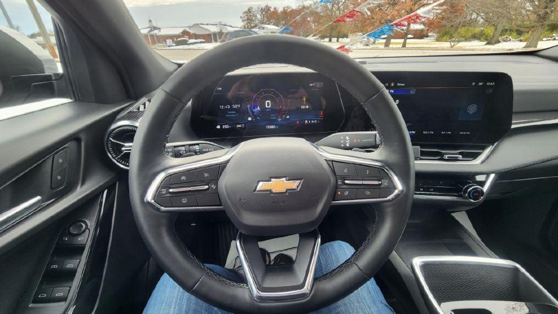 2025 GRAY CHEVROLET EQUINOX LT - AWD (3GNAXPEG5SL) with an 1.5L engine, Automatic transmission, located at 101 S. Halleck St., DeMotte, 46310, (219) 987-2922, 41.202343, -87.198189 - Photo#11