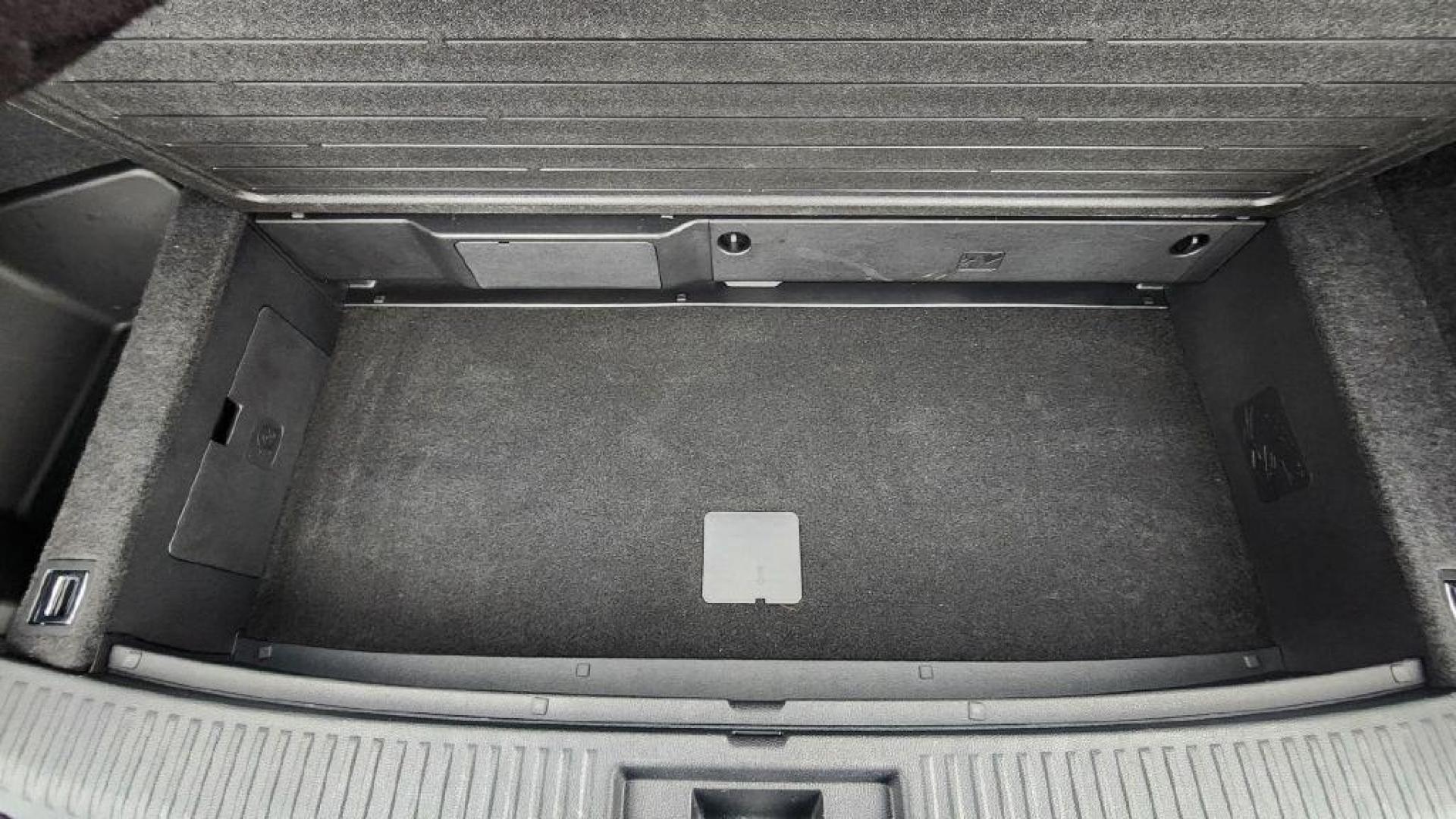 2022 RED ACURA MDX FWD (5J8YD9H3XNL) with an 3.5L engine, Automatic transmission, located at 101 S. Halleck St., DeMotte, 46310, (219) 987-2922, 41.202343, -87.198189 - Photo#27