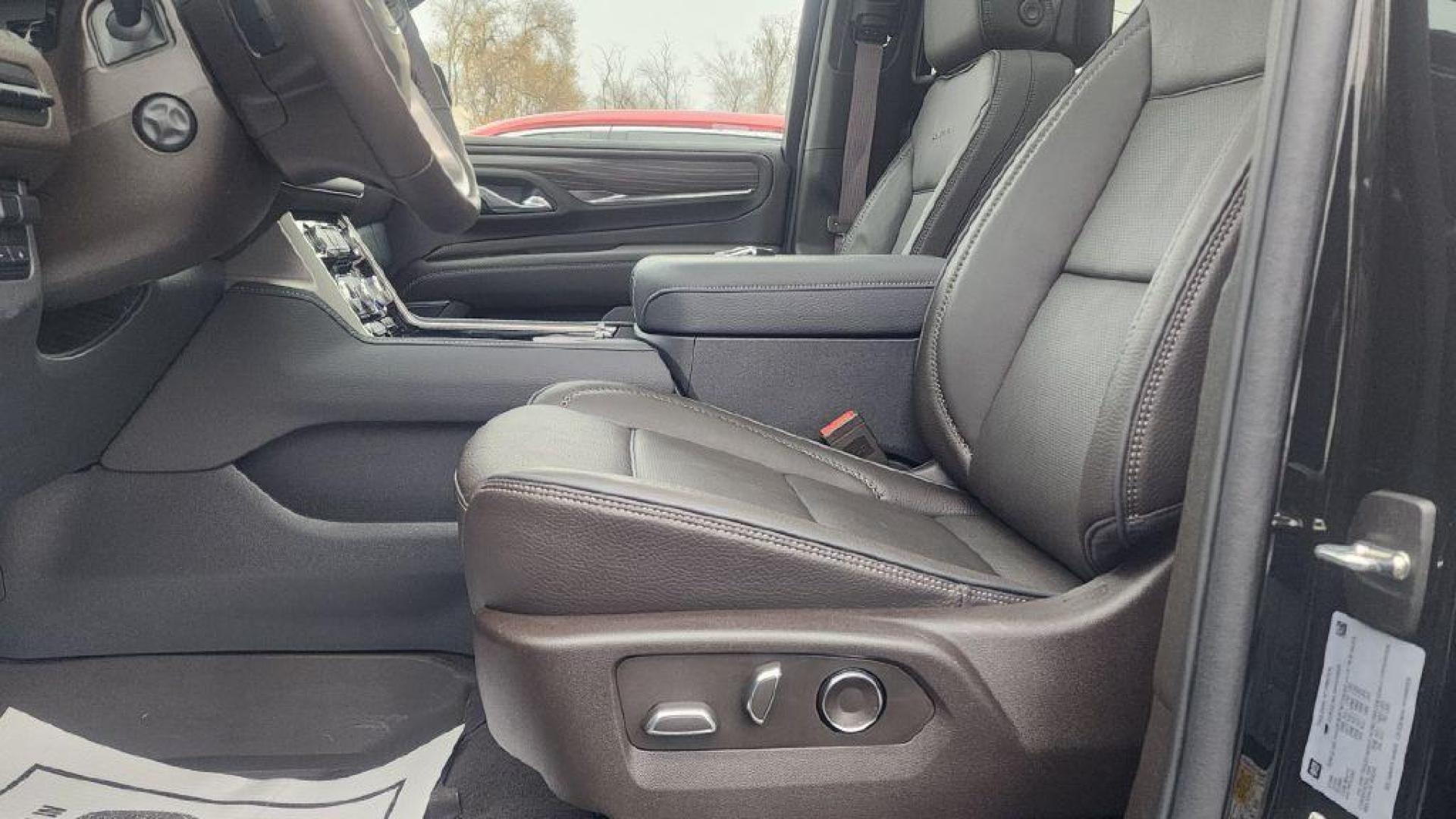 2024 BLACK GMC YUKON XL DENALI - 4WD (1GKS2JKL6RR) with an 6.2L engine, Automatic transmission, located at 101 S. Halleck St., DeMotte, 46310, (219) 987-2922, 41.202343, -87.198189 - Photo#4