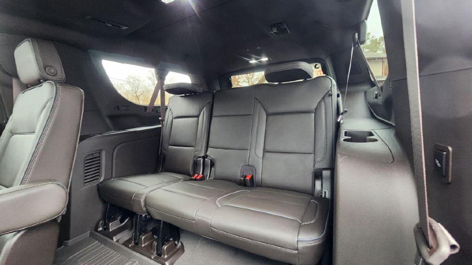 2024 BLACK GMC YUKON XL DENALI - 4WD (1GKS2JKL6RR) with an 6.2L engine, Automatic transmission, located at 101 S. Halleck St., DeMotte, 46310, (219) 987-2922, 41.202343, -87.198189 - Photo#6