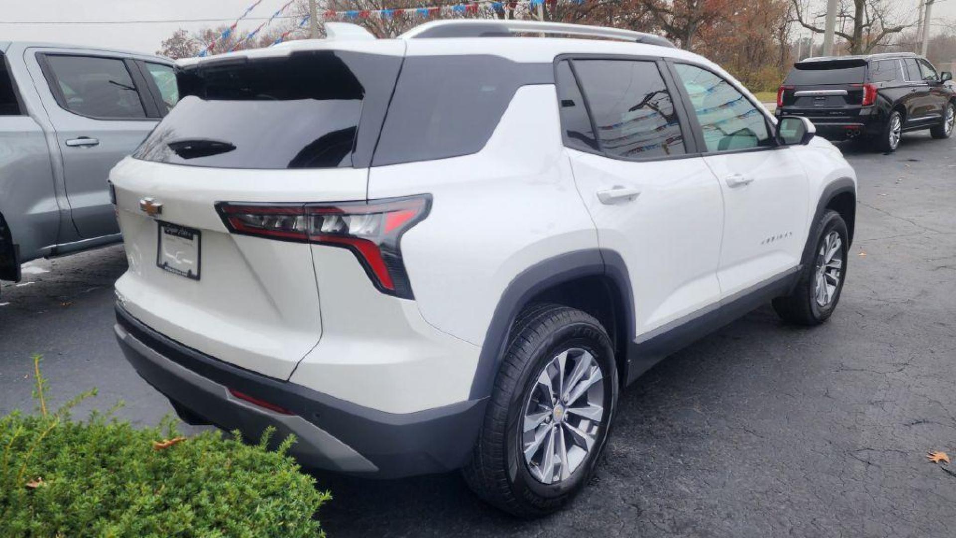 2025 WHITE CHEVROLET EQUINOX LT - AWD (3GNAXPEG7SL) with an 1.5L engine, Automatic transmission, located at 101 S. Halleck St., DeMotte, 46310, (219) 987-2922, 41.202343, -87.198189 - Photo#2