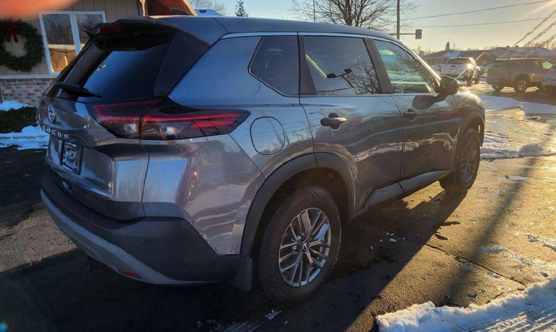 2022 GRAY NISSAN ROGUE S (5N1BT3AA6NC) with an 1.5L engine, Automatic transmission, located at 101 S. Halleck St., DeMotte, 46310, (219) 987-2922, 41.202343, -87.198189 - Photo#2