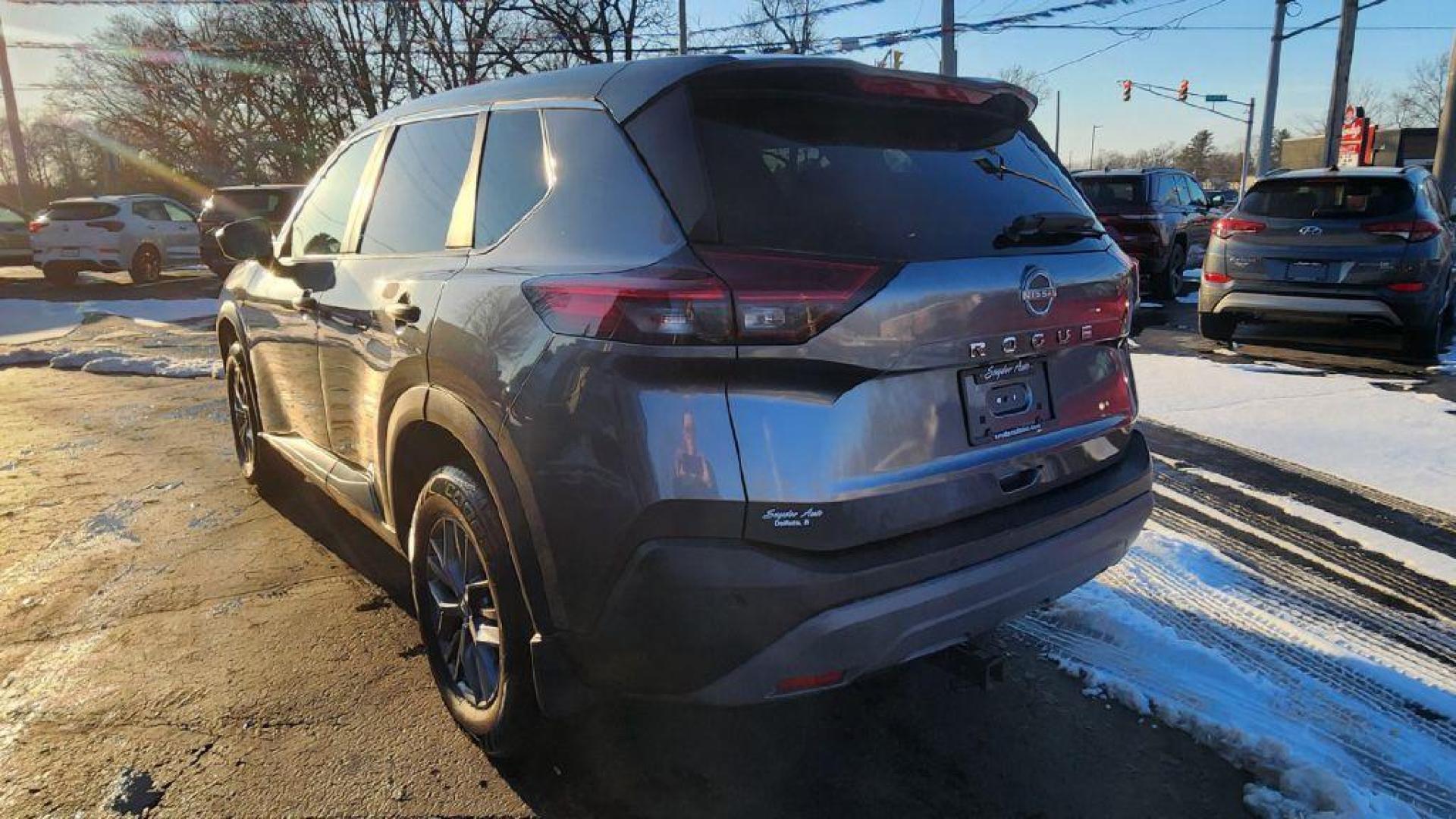 2022 GRAY NISSAN ROGUE S (5N1BT3AA6NC) with an 1.5L engine, Automatic transmission, located at 101 S. Halleck St., DeMotte, 46310, (219) 987-2922, 41.202343, -87.198189 - Photo#3
