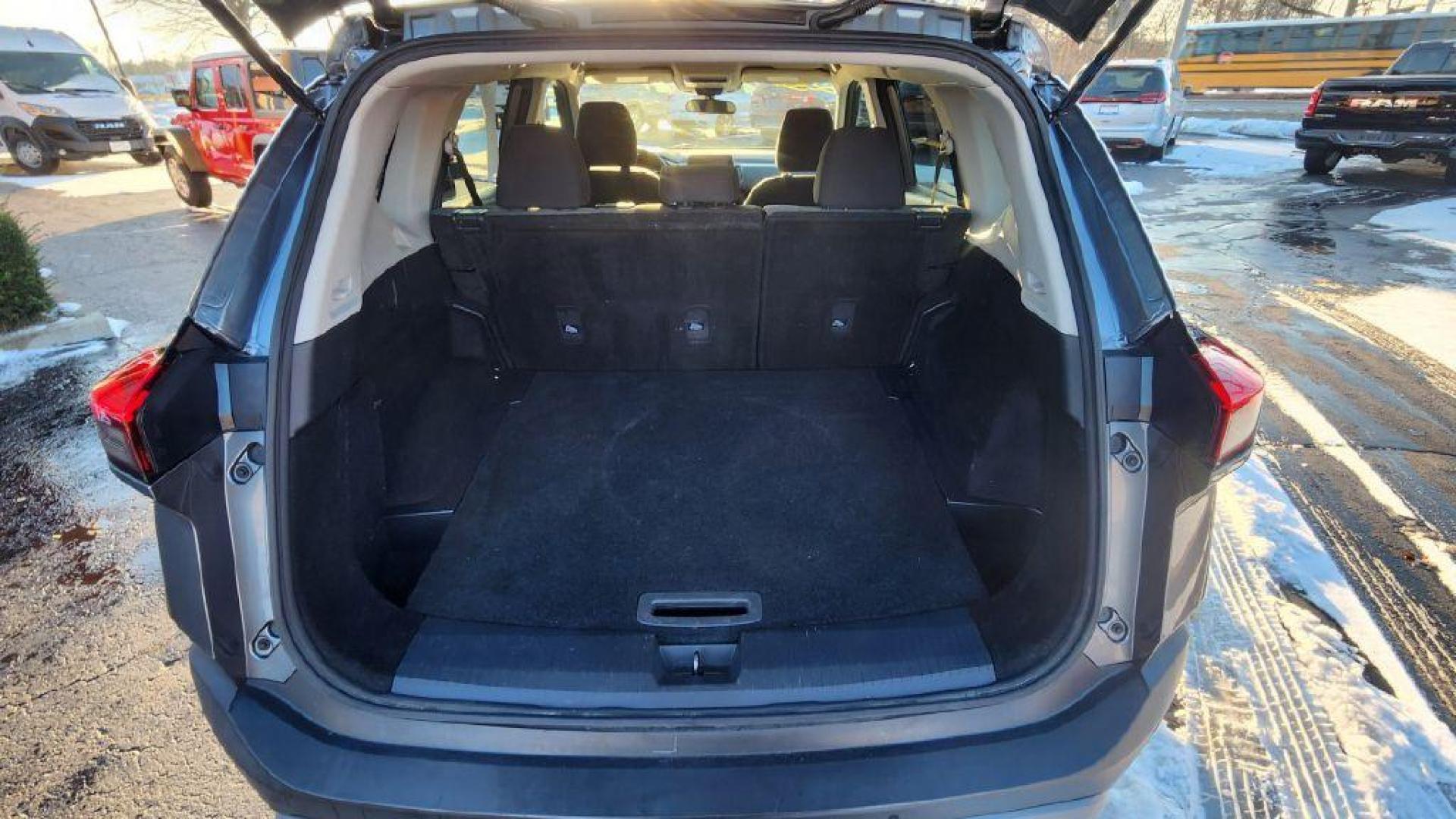 2022 GRAY NISSAN ROGUE S (5N1BT3AA6NC) with an 1.5L engine, Automatic transmission, located at 101 S. Halleck St., DeMotte, 46310, (219) 987-2922, 41.202343, -87.198189 - Photo#16