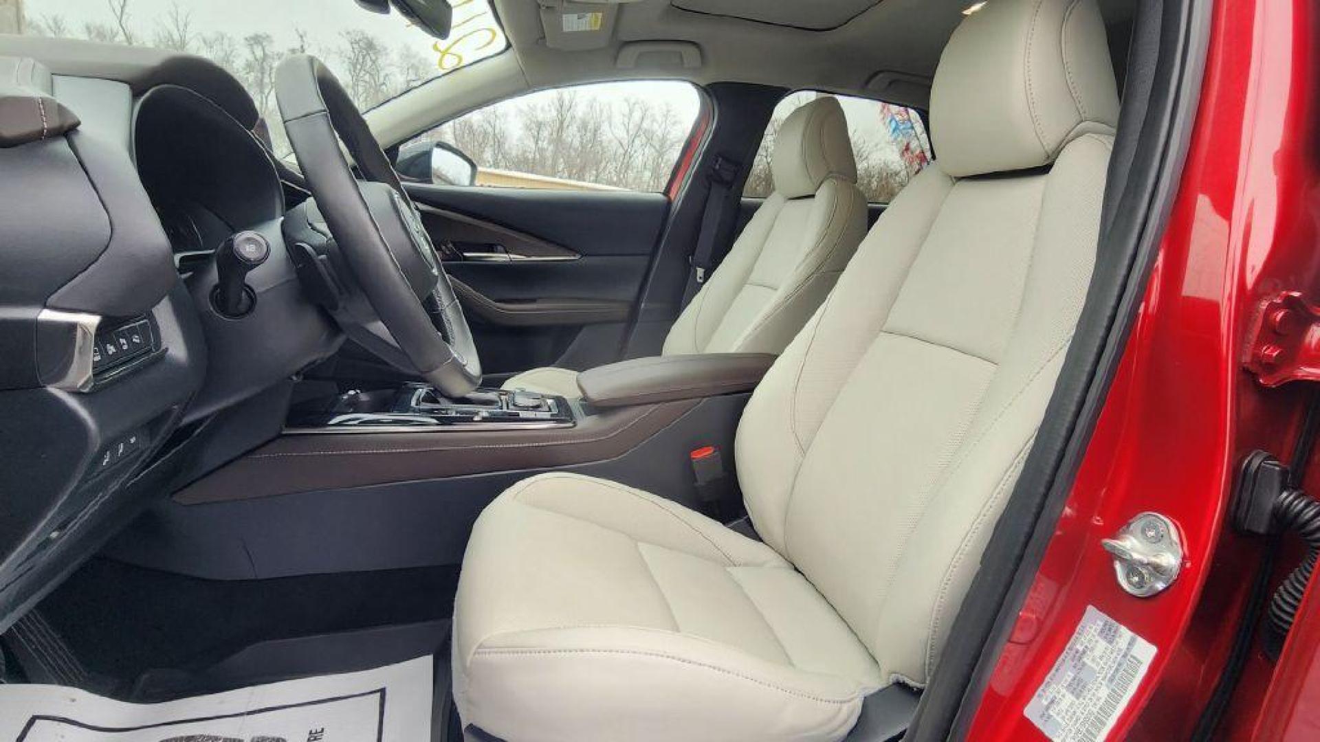 2024 BURGUN MAZDA CX-30 PREMIUM PLUS - AWD (3MVDMBEY8RM) with an 2.5L engine, Automatic transmission, located at 101 S. Halleck St., DeMotte, 46310, (219) 987-2922, 41.202343, -87.198189 - Photo#4