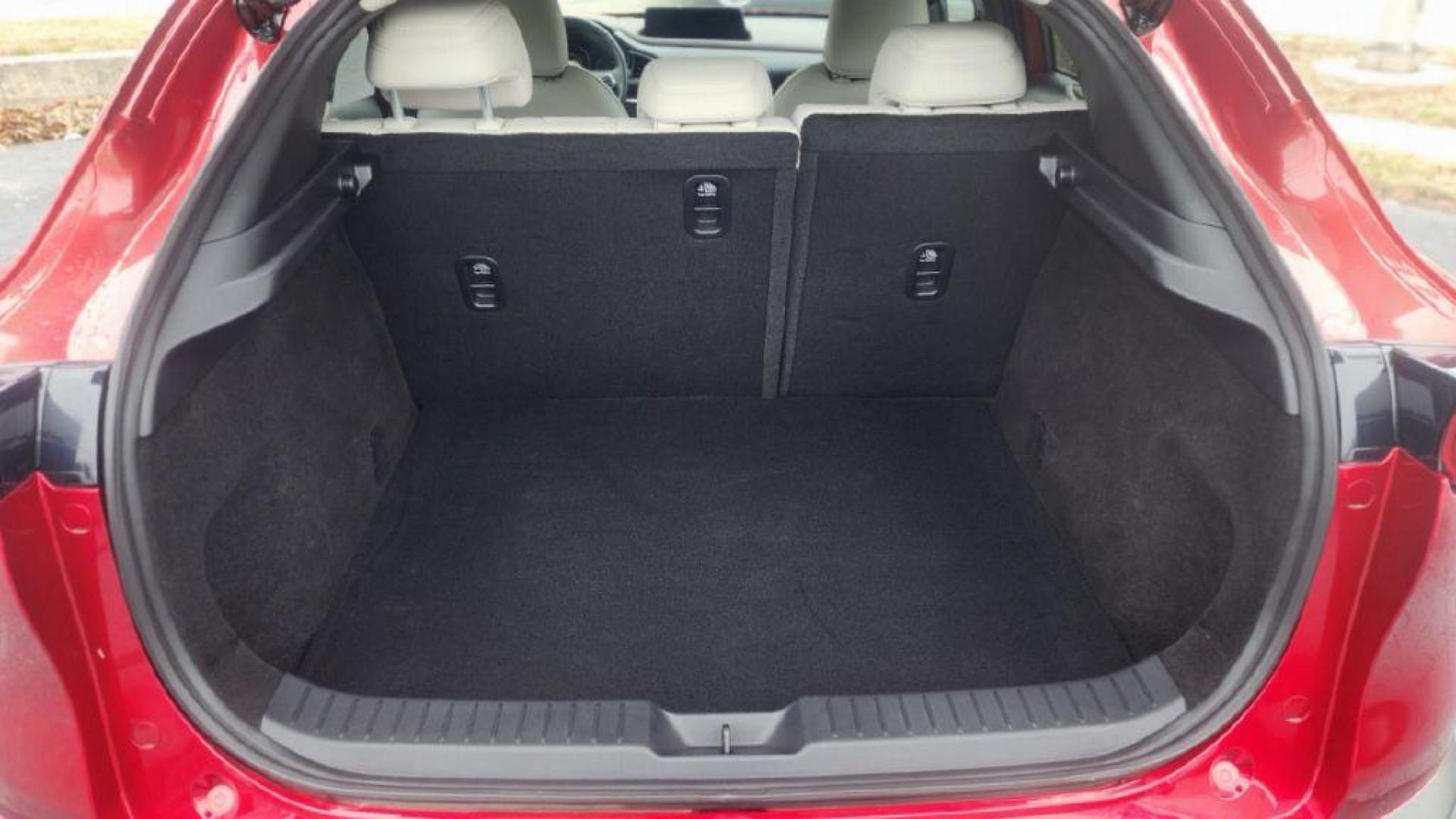 2024 BURGUN MAZDA CX-30 PREMIUM PLUS - AWD (3MVDMBEY8RM) with an 2.5L engine, Automatic transmission, located at 101 S. Halleck St., DeMotte, 46310, (219) 987-2922, 41.202343, -87.198189 - Photo#19