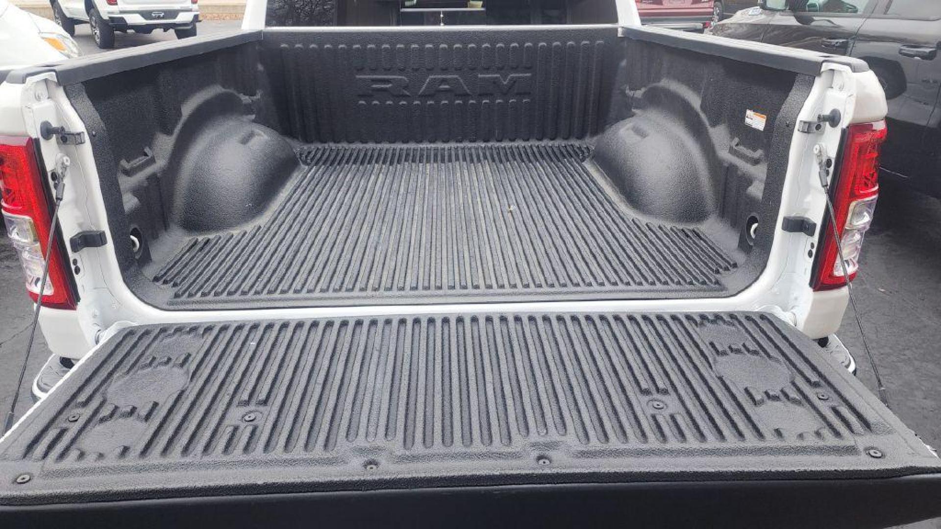 2023 WHITE RAM 1500 BIG HORN/LONE STAR (1C6RRFFGXPN) with an 3.6L engine, Automatic transmission, located at 101 S. Halleck St., DeMotte, 46310, (219) 987-2922, 41.202343, -87.198189 - Photo#4