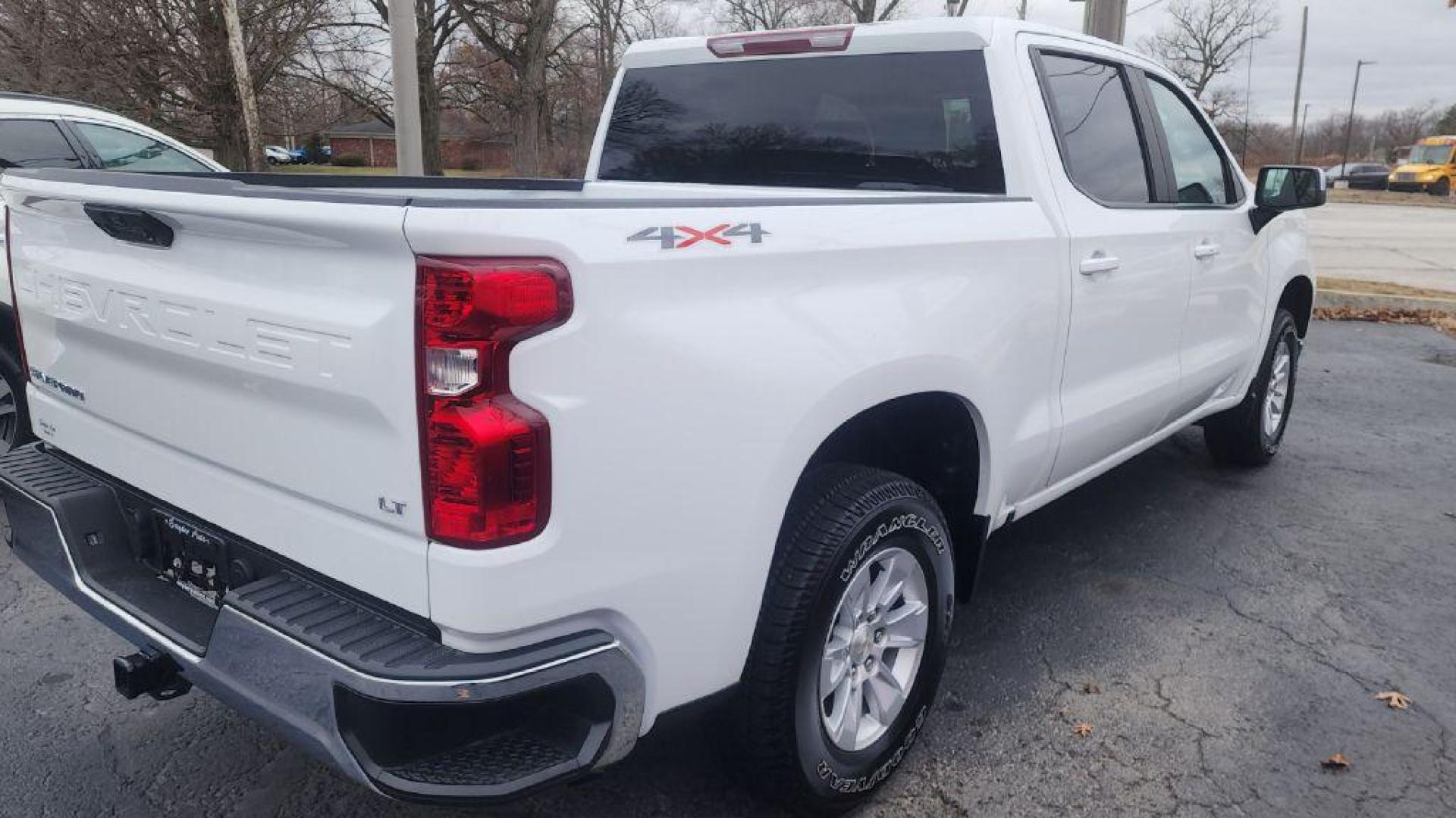 2023 WHITE CHEVROLET SILVERADO 1500 LT (2GCUDDED8P1) with an 5.3L engine, Automatic transmission, located at 101 S. Halleck St., DeMotte, 46310, (219) 987-2922, 41.202343, -87.198189 - Photo#2