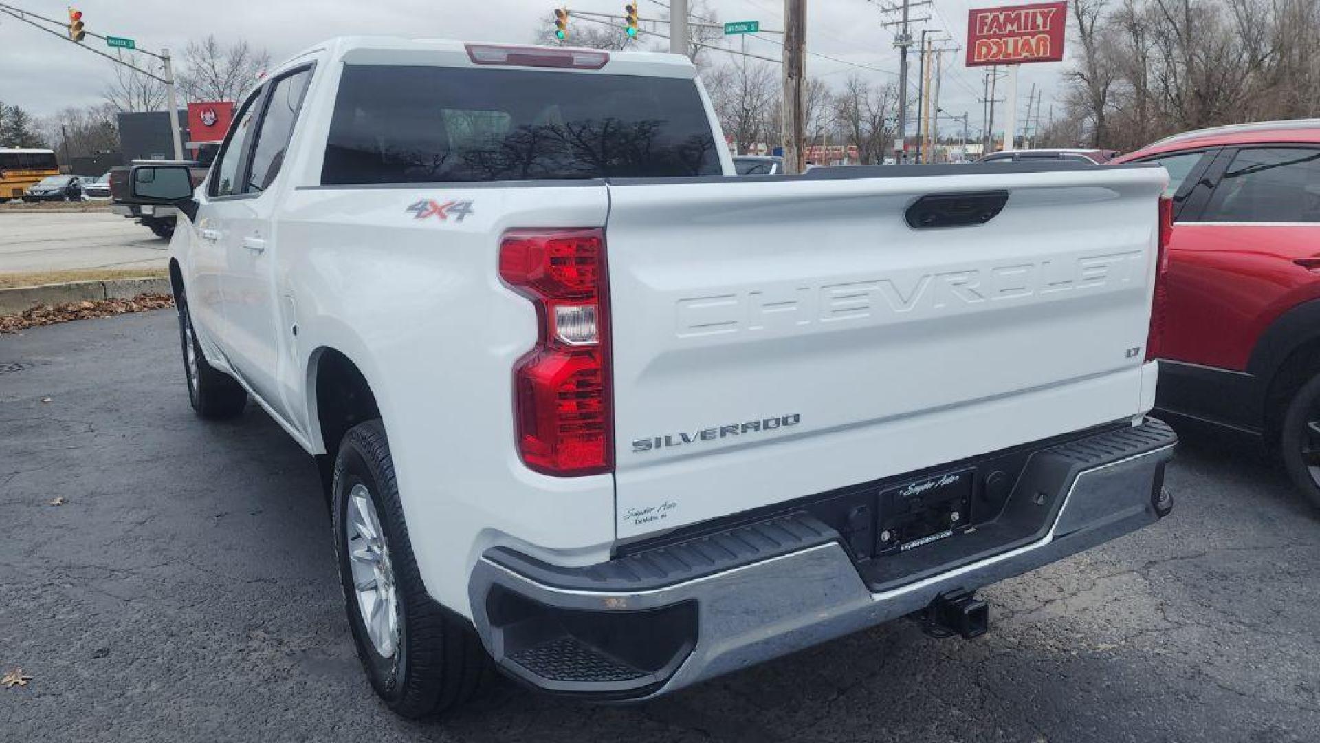 2023 WHITE CHEVROLET SILVERADO 1500 LT (2GCUDDED8P1) with an 5.3L engine, Automatic transmission, located at 101 S. Halleck St., DeMotte, 46310, (219) 987-2922, 41.202343, -87.198189 - Photo#3