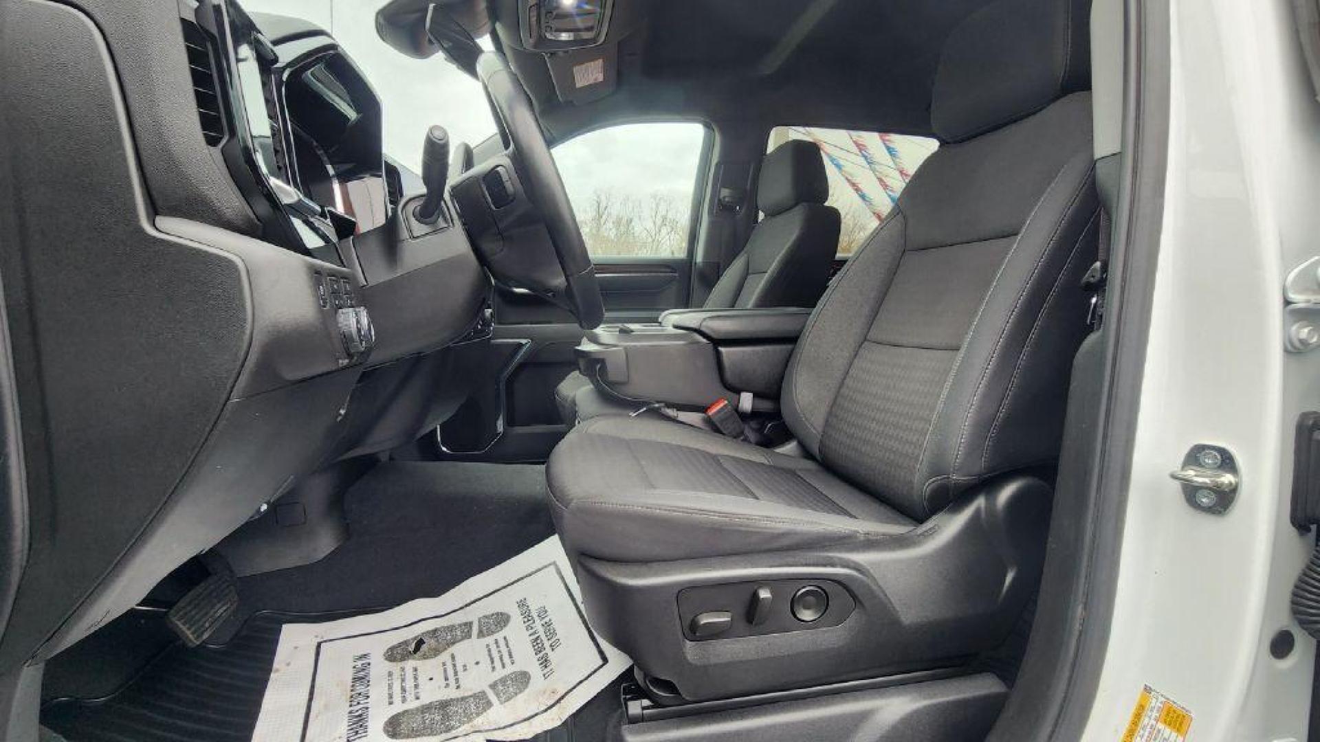 2023 WHITE CHEVROLET SILVERADO 1500 LT (2GCUDDED8P1) with an 5.3L engine, Automatic transmission, located at 101 S. Halleck St., DeMotte, 46310, (219) 987-2922, 41.202343, -87.198189 - Photo#4