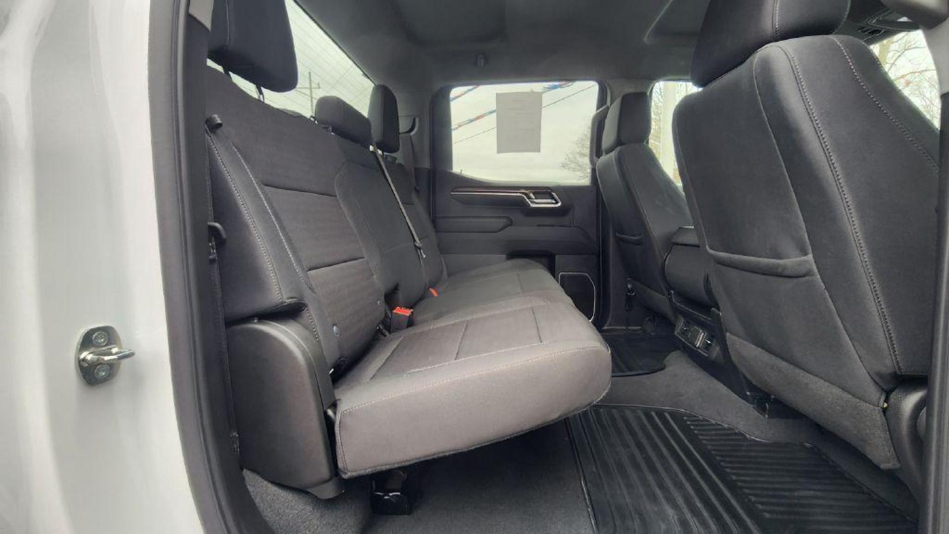 2023 WHITE CHEVROLET SILVERADO 1500 LT (2GCUDDED8P1) with an 5.3L engine, Automatic transmission, located at 101 S. Halleck St., DeMotte, 46310, (219) 987-2922, 41.202343, -87.198189 - Photo#6