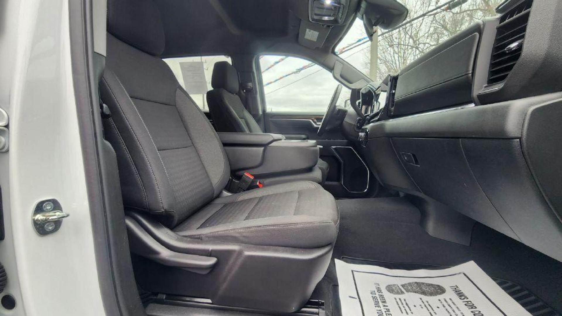 2023 WHITE CHEVROLET SILVERADO 1500 LT (2GCUDDED8P1) with an 5.3L engine, Automatic transmission, located at 101 S. Halleck St., DeMotte, 46310, (219) 987-2922, 41.202343, -87.198189 - Photo#7