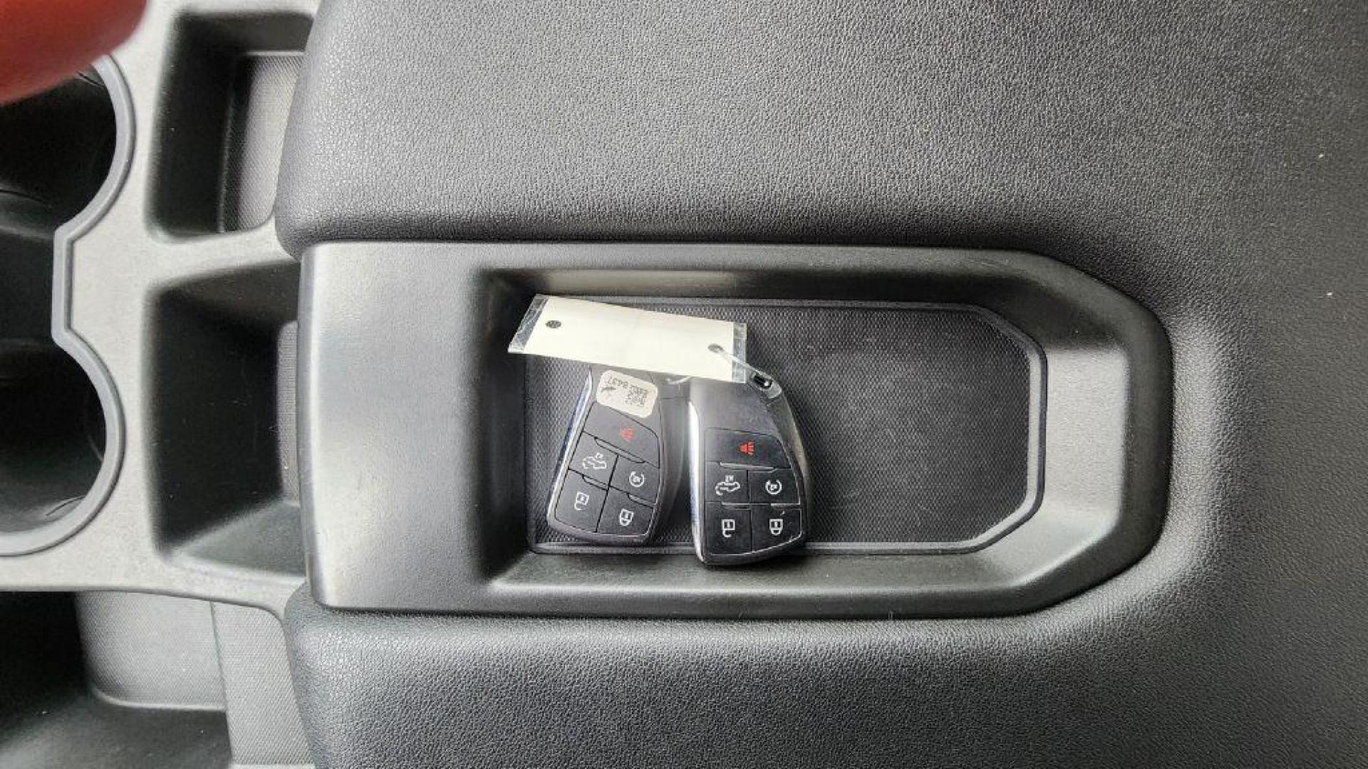 2023 WHITE CHEVROLET SILVERADO 1500 LT (2GCUDDED8P1) with an 5.3L engine, Automatic transmission, located at 101 S. Halleck St., DeMotte, 46310, (219) 987-2922, 41.202343, -87.198189 - Photo#16