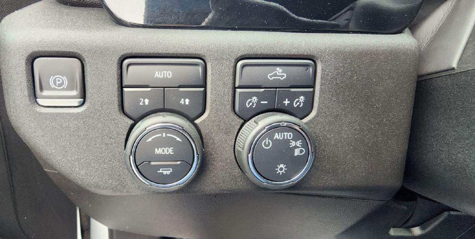 2023 WHITE CHEVROLET SILVERADO 1500 LT (2GCUDDED8P1) with an 5.3L engine, Automatic transmission, located at 101 S. Halleck St., DeMotte, 46310, (219) 987-2922, 41.202343, -87.198189 - Photo#17