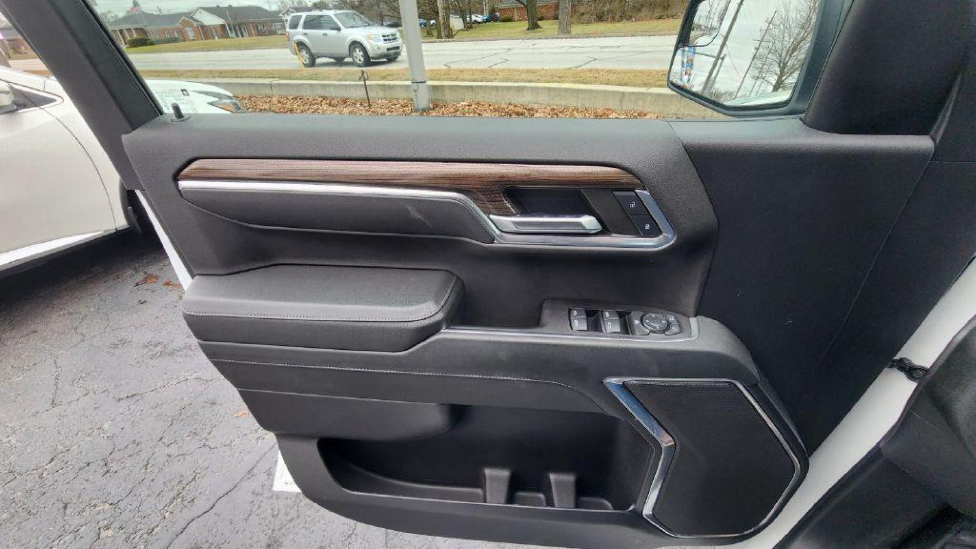 2023 WHITE CHEVROLET SILVERADO 1500 LT (2GCUDDED8P1) with an 5.3L engine, Automatic transmission, located at 101 S. Halleck St., DeMotte, 46310, (219) 987-2922, 41.202343, -87.198189 - Photo#18