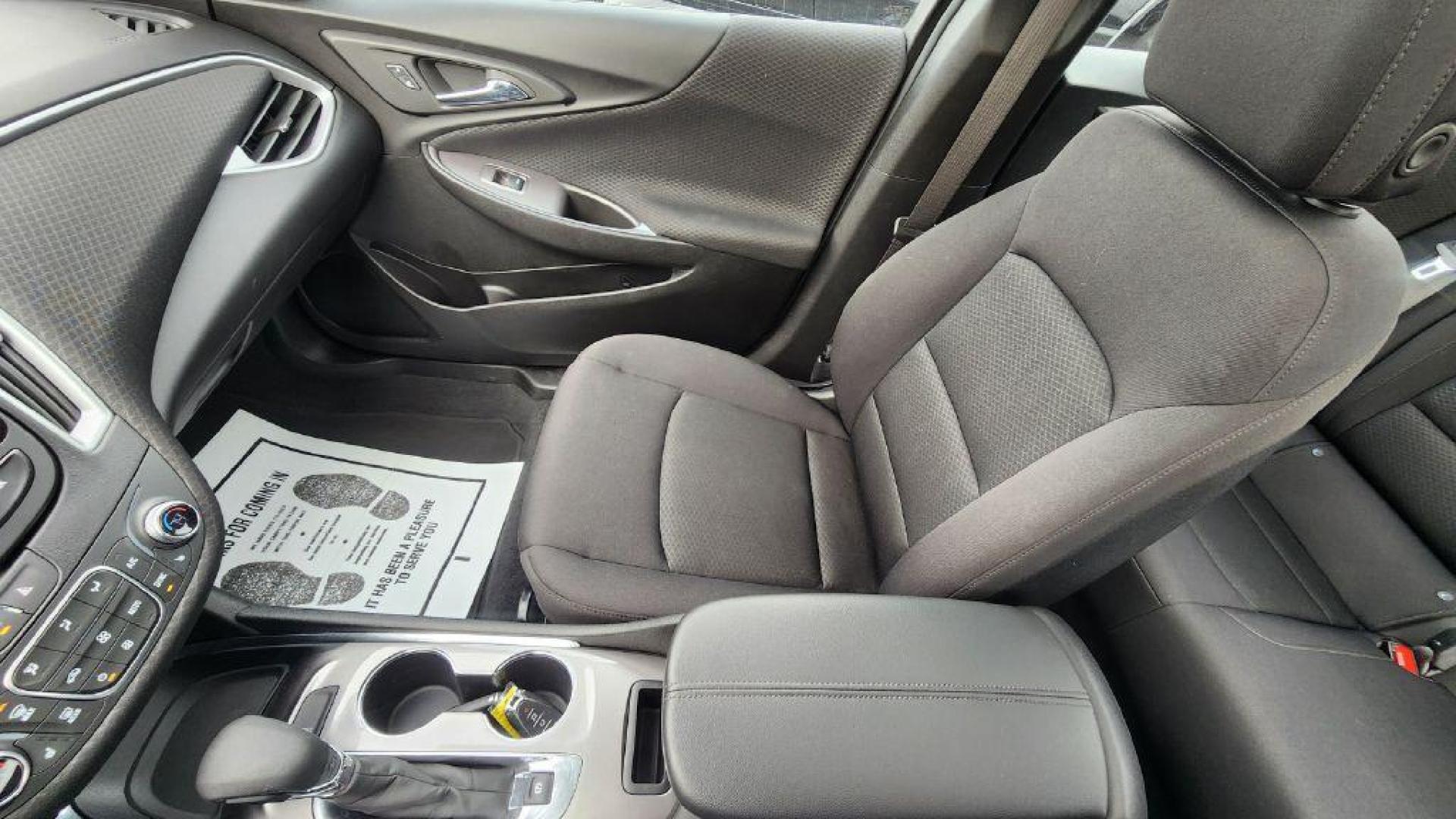 2023 WHITE CHEVROLET MALIBU LT - FWD (1G1ZD5ST2PF) with an 1.5L engine, Continuously Variable transmission, located at 101 S. Halleck St., DeMotte, 46310, (219) 987-2922, 41.202343, -87.198189 - Photo#9